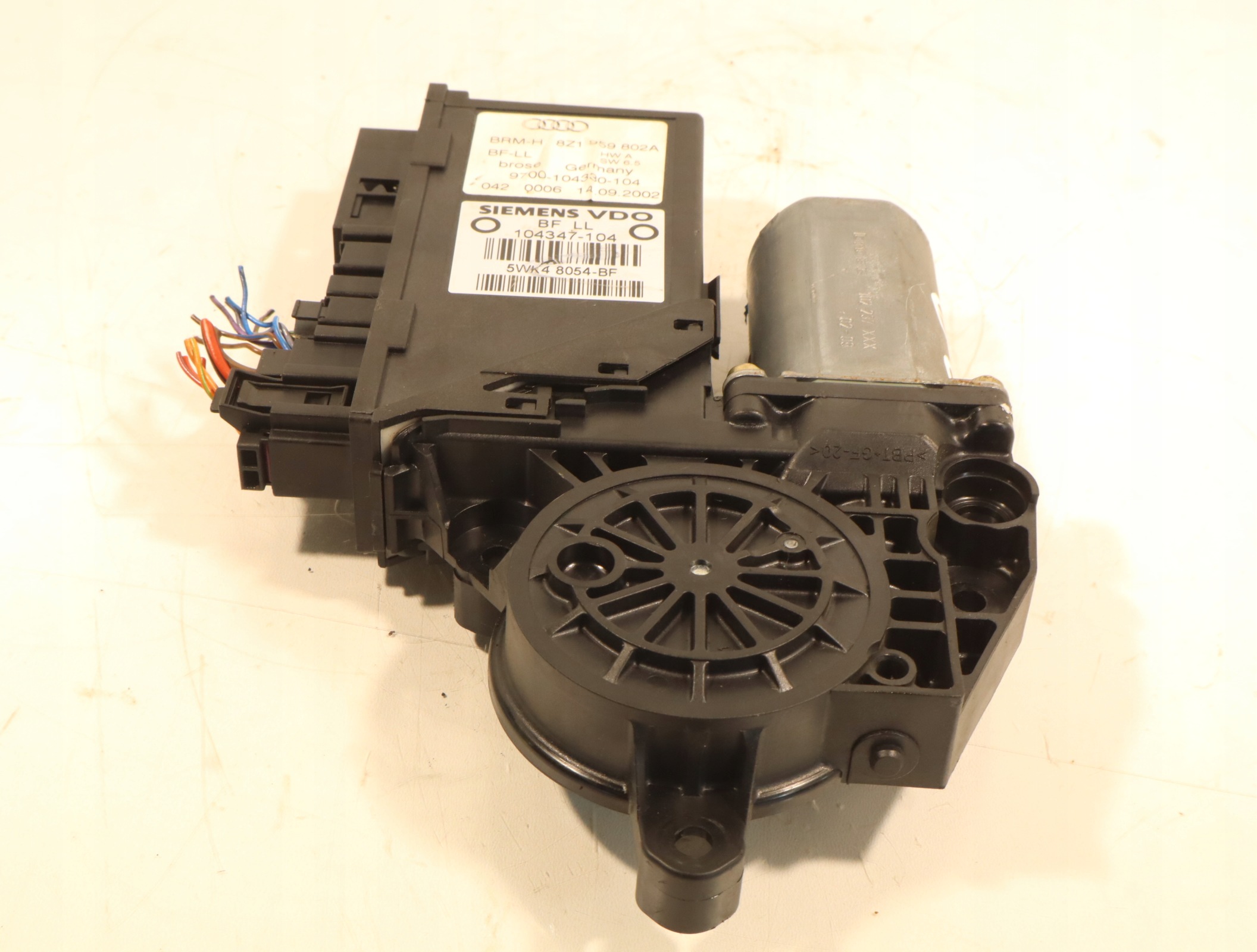 Raammotor rechts voor Audi A2 8Z1959802A image 5