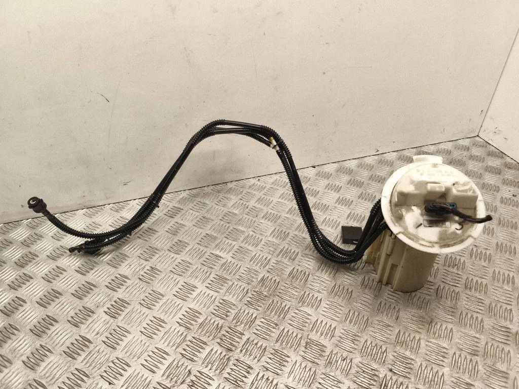 Kraftstoffpumpe Mercedes C W204 3.0 Diesel 165kW OEM 1582881013 image 2