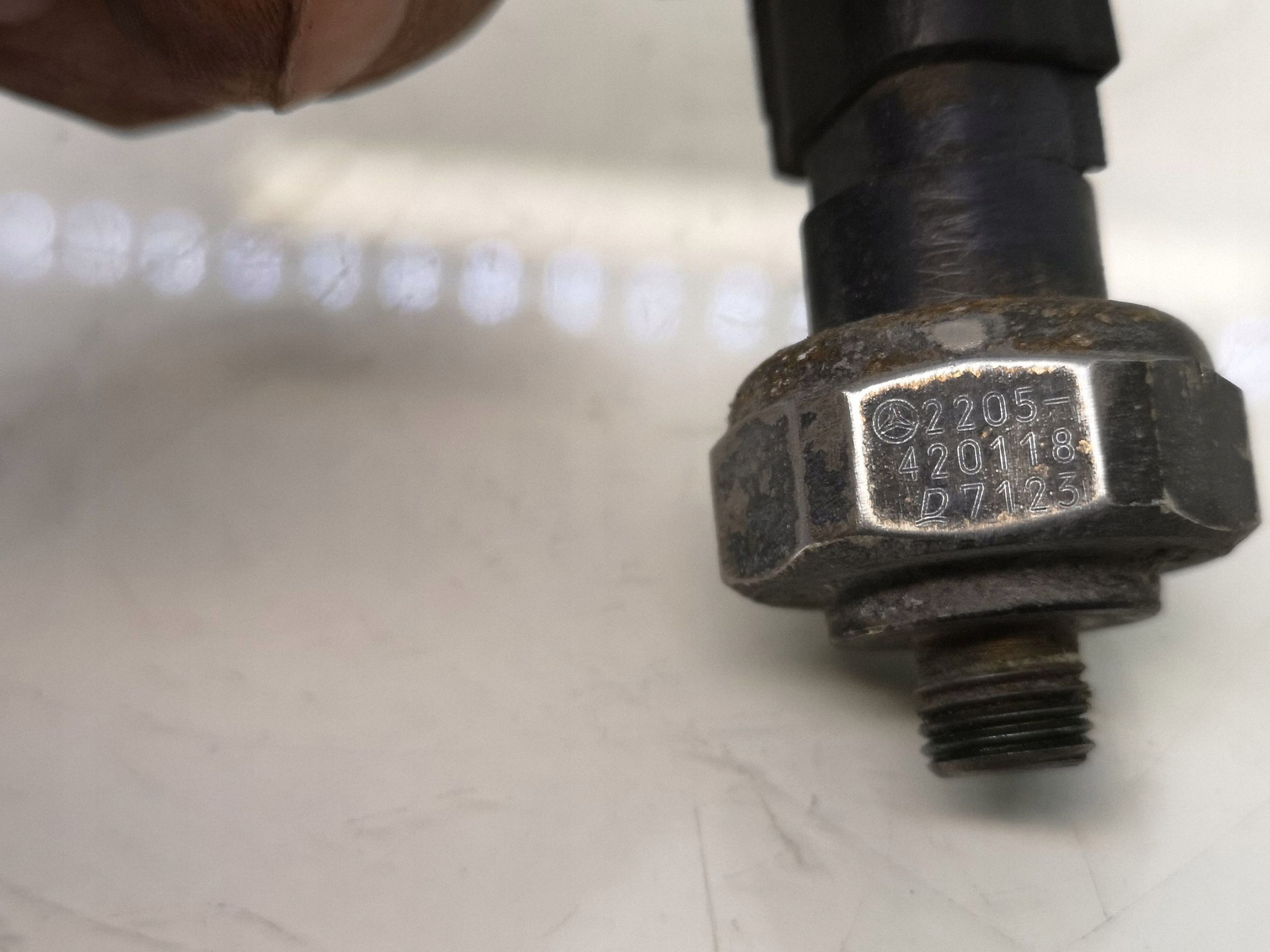 Sensor de presión de A/C Mercedes-Benz E W211 2205420118