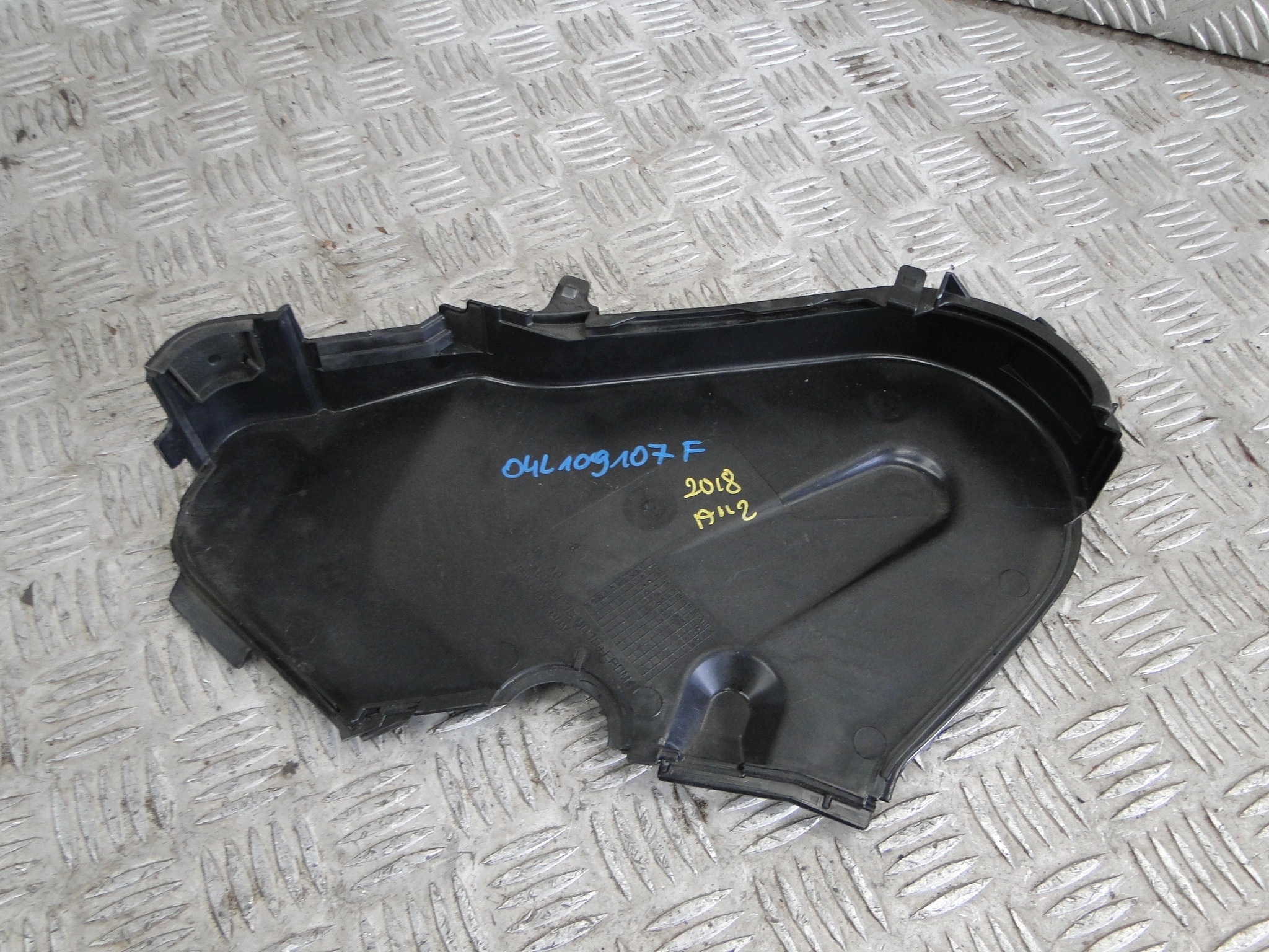 Cubierta de distribución VW Golf VII 2.0 TDI 04L109107F image 3
