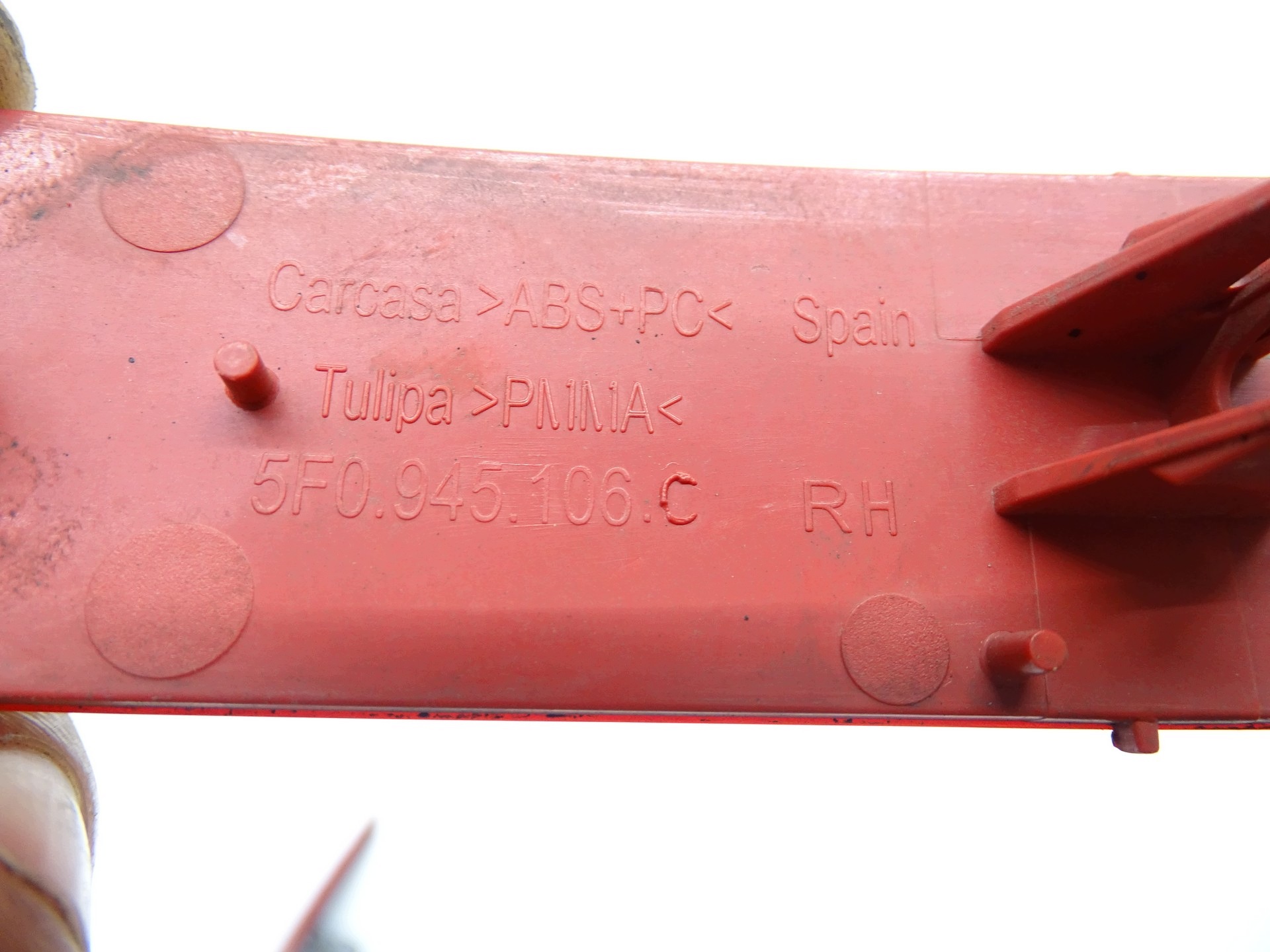 SEAT LEON III takapuskurin heijastin 5F0945106C
