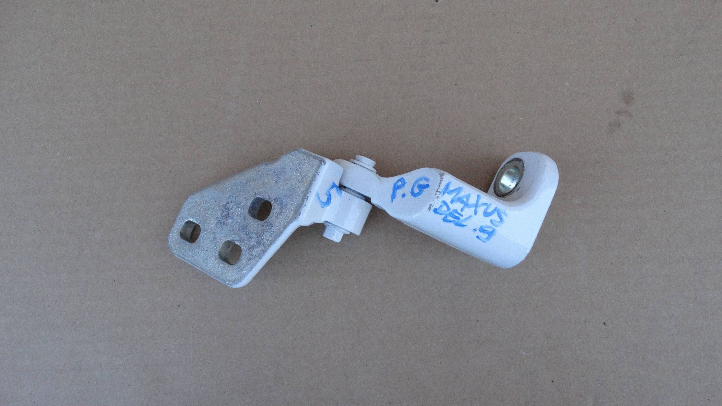 Maxus V90 Deliver 9 Right Upper Door Hinge SV63HFU01R image 2