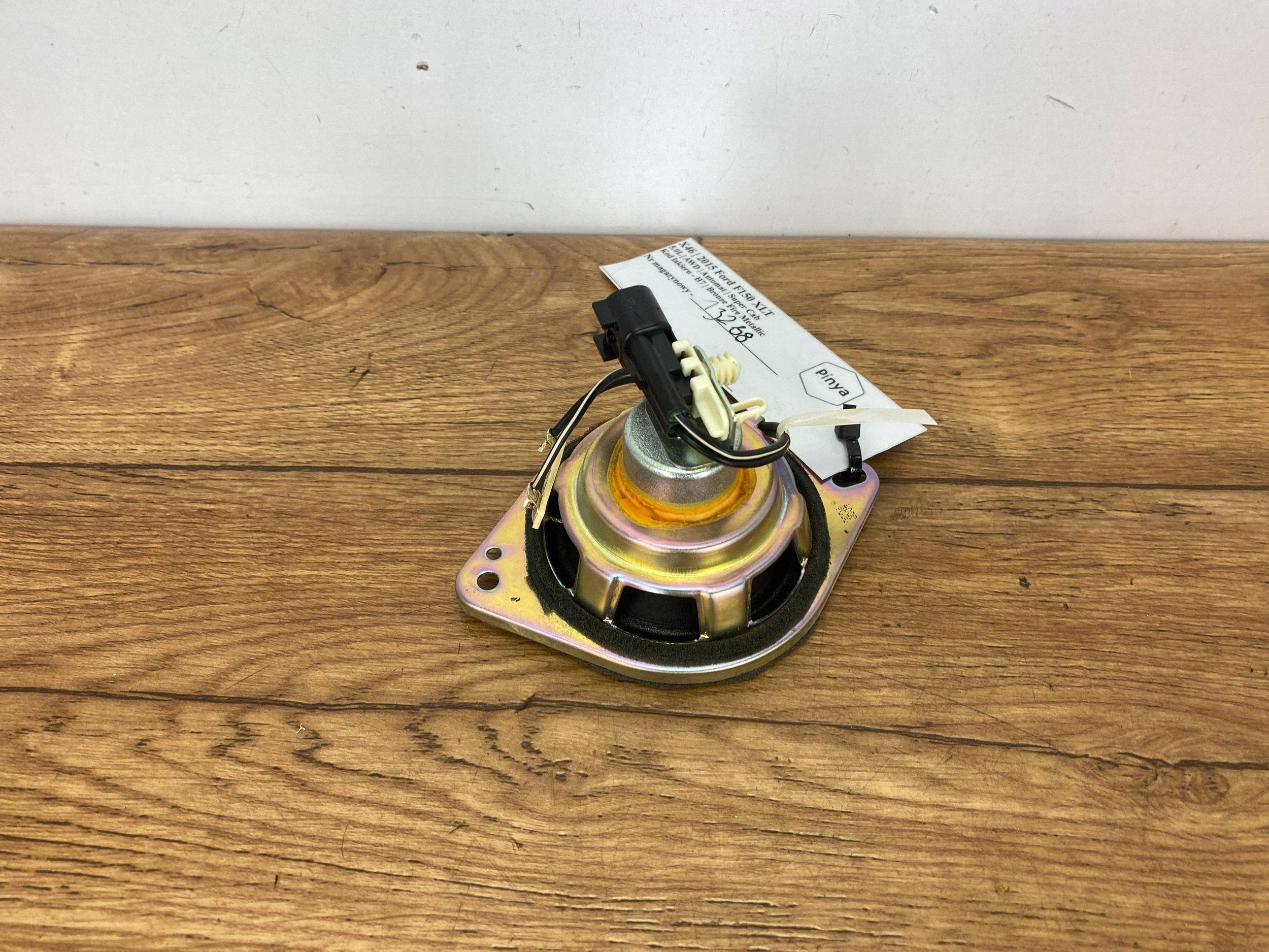 Keskikaiutin Ford F150 2015+ OEM DS7T18808HAPINYA