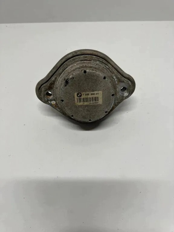 Moottorin kiinnike oikea BMW X5 E53 109699601