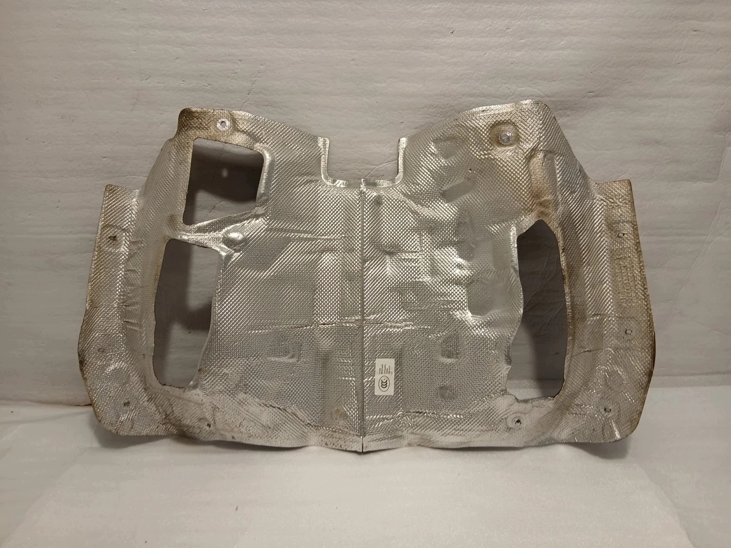 Audi A4 B9 LIFT lämpösuoja tunnelille