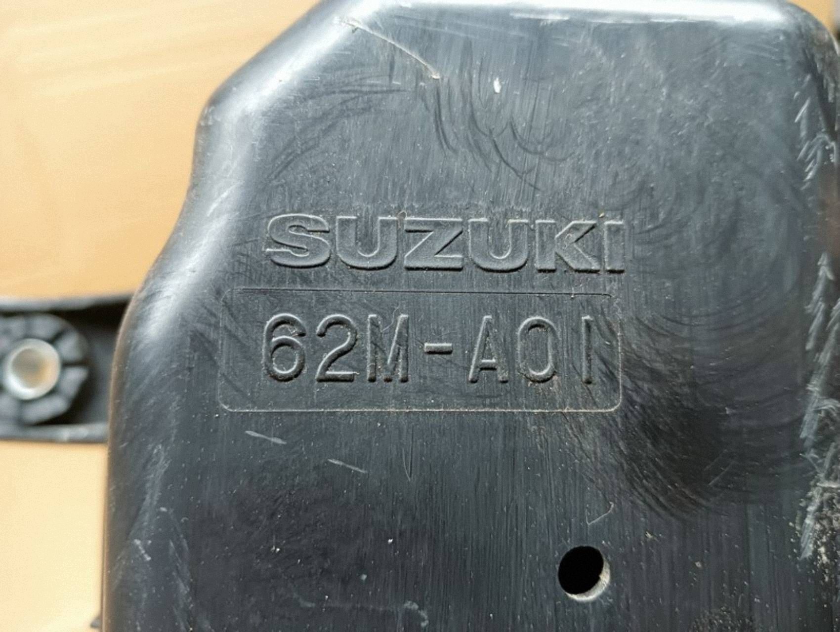 Carcaça do Filtro de Ar Suzuki 62M-A01 Usada image 6