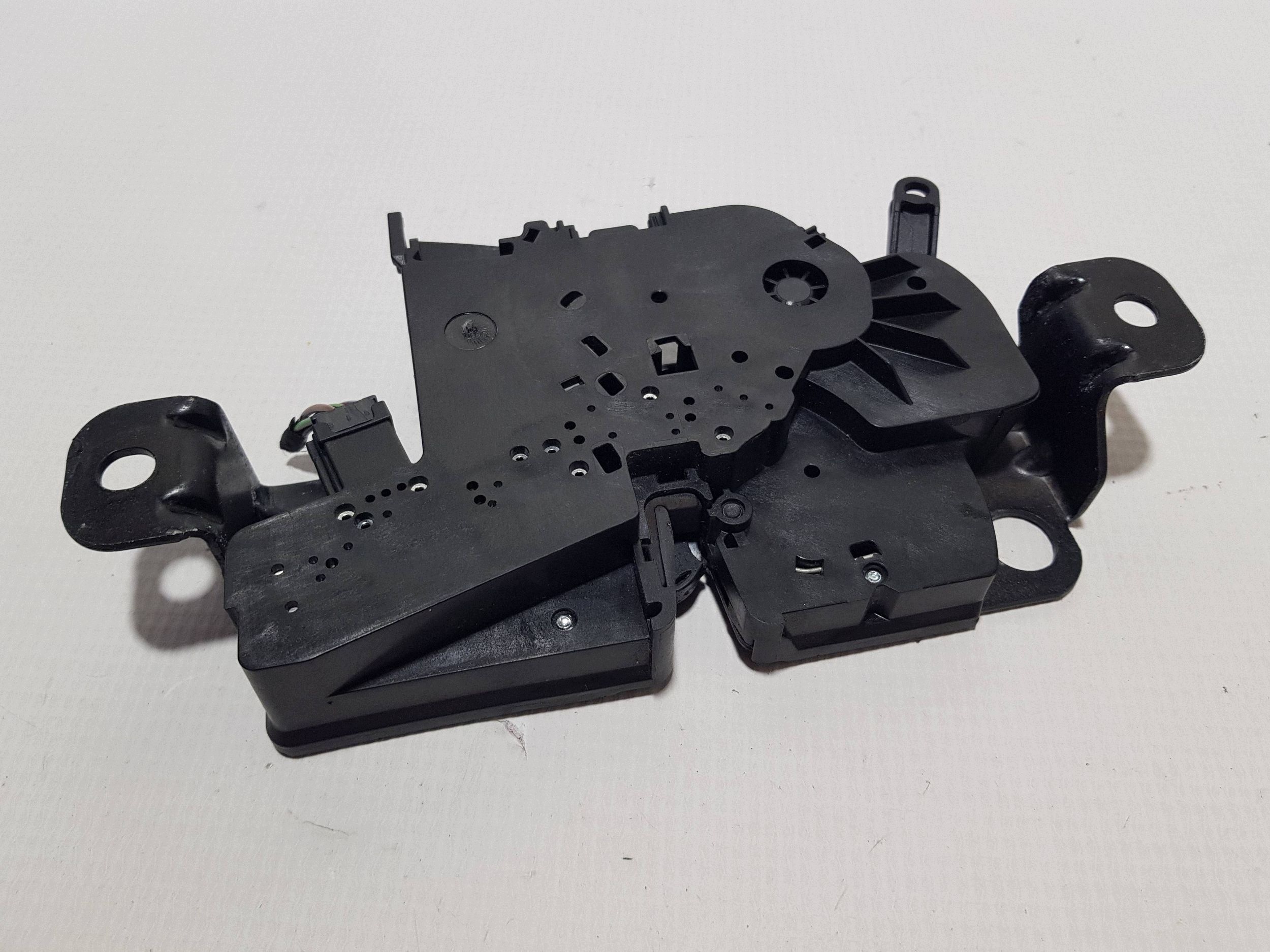 Serrure de coffre BMW 5 G30 G38 16367210BBG image 3