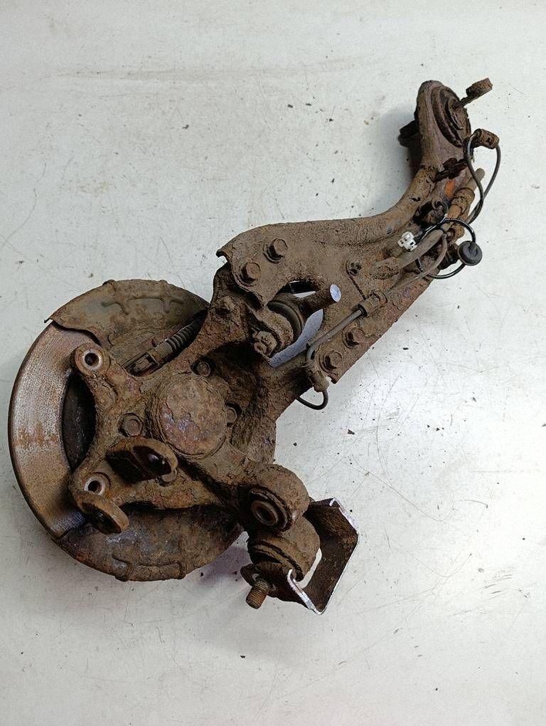 Buje rueda trasera izq. Hyundai ix35 2.0 CRDI OEM image 4