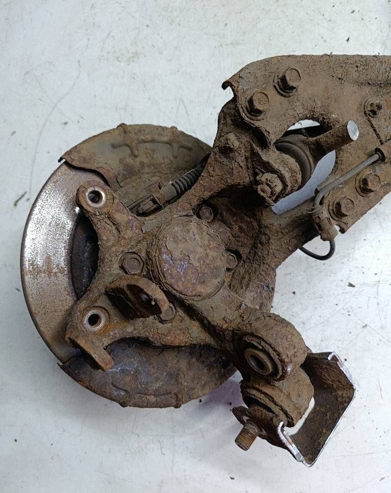 Buje rueda trasera izq. Hyundai ix35 2.0 CRDI OEM image 5