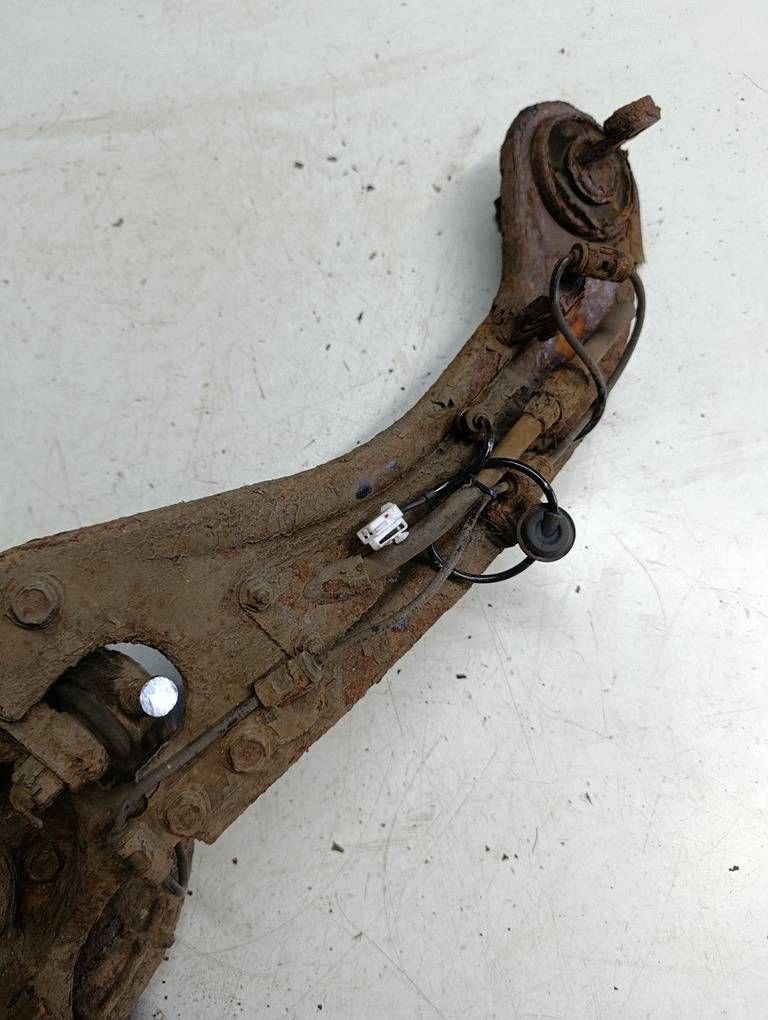 Buje rueda trasera izq. Hyundai ix35 2.0 CRDI OEM image 6