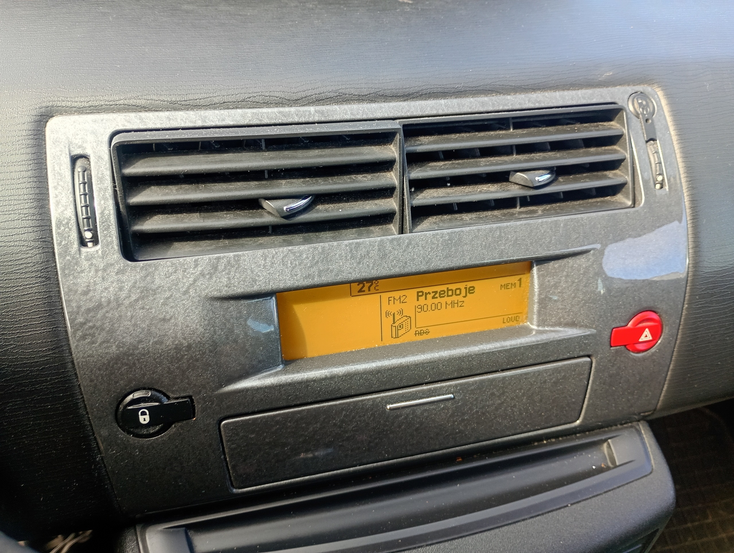 Keskimmäinen ilmanvaihtoritilä kehyksellä Citroen C4 I 04-10