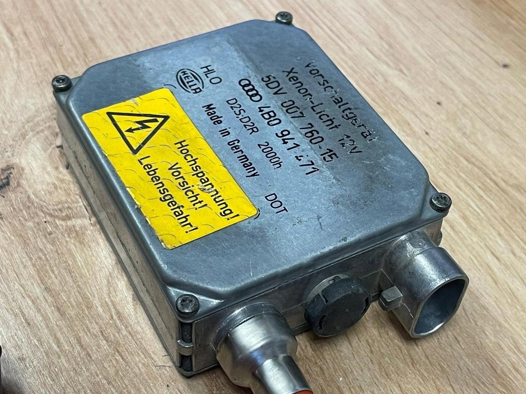 Xenon Hella D2S D2R 5DV007760-47 Usado image 5