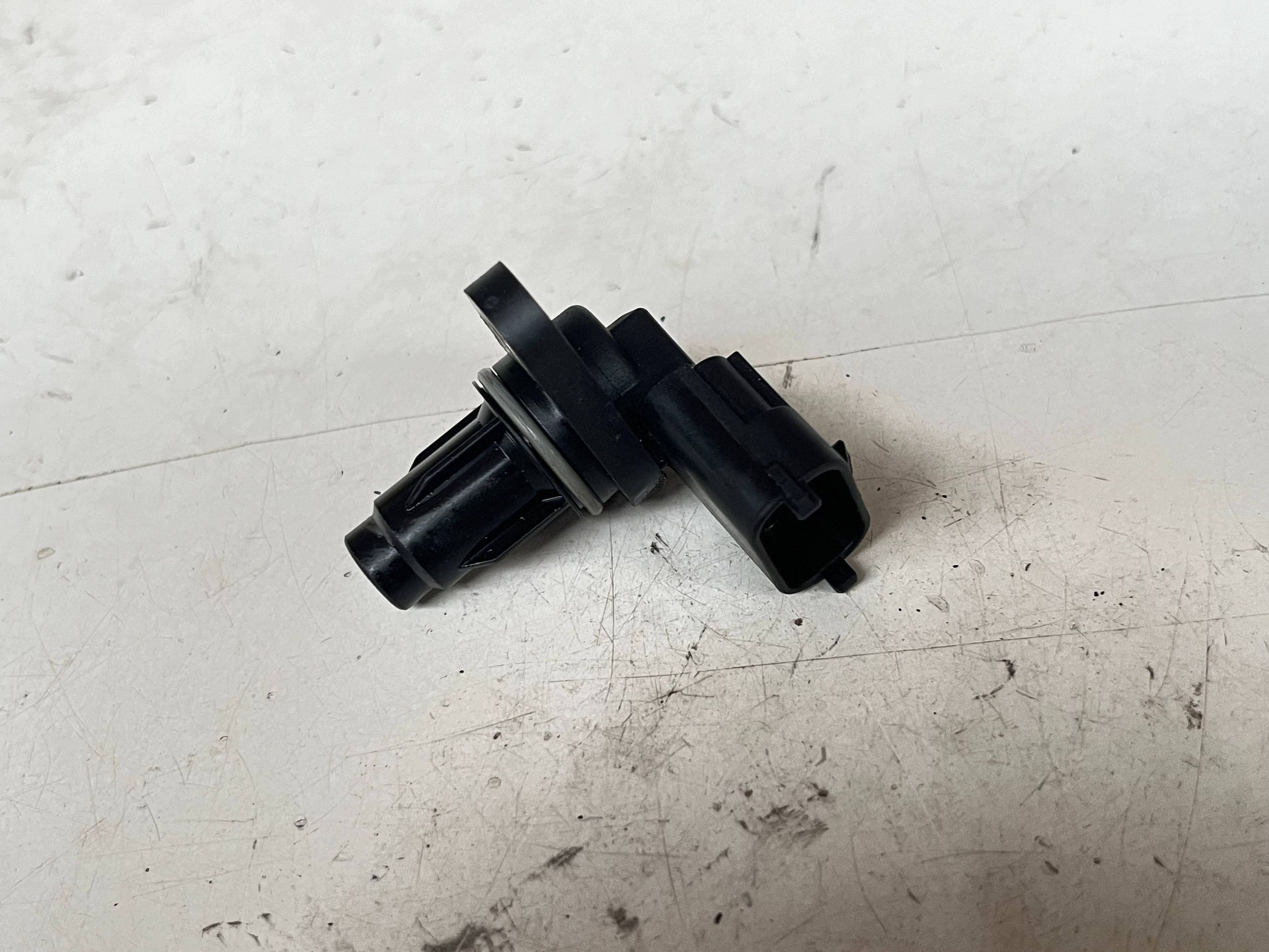 Sensor de Árvore de Cames Hyundai Kona I 393503A000 Usado image 2