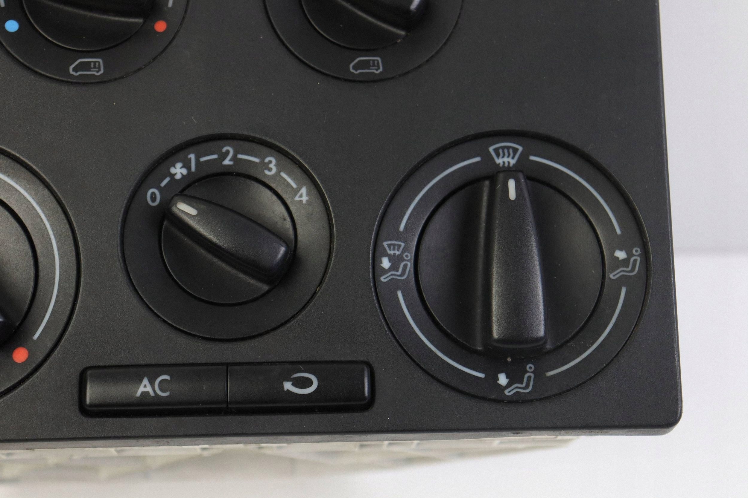 Panneau de ventilation VW T4 7D1820045E image 3