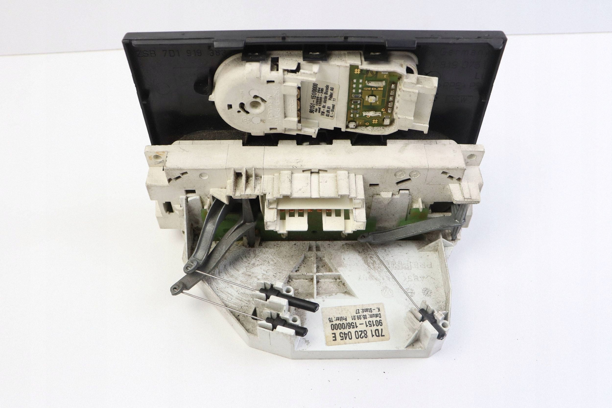 Panneau de ventilation VW T4 7D1820045E image 6
