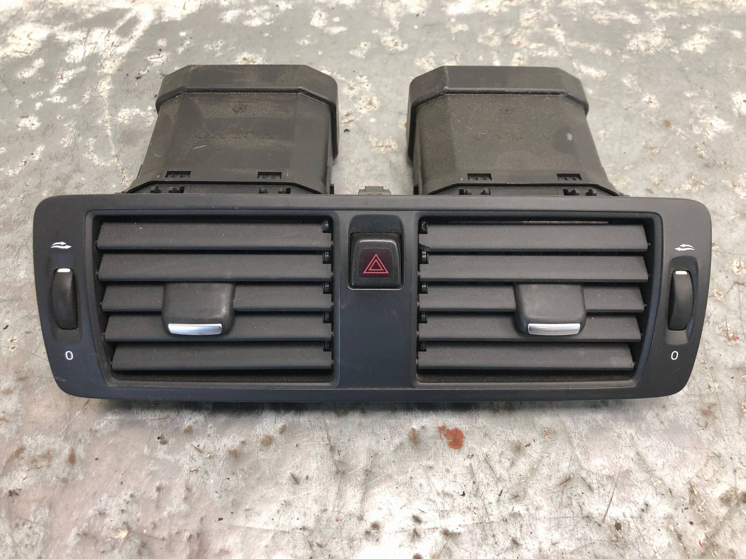 Grille d'aération centrale Volvo C30 Lift 9123684BILI image 2