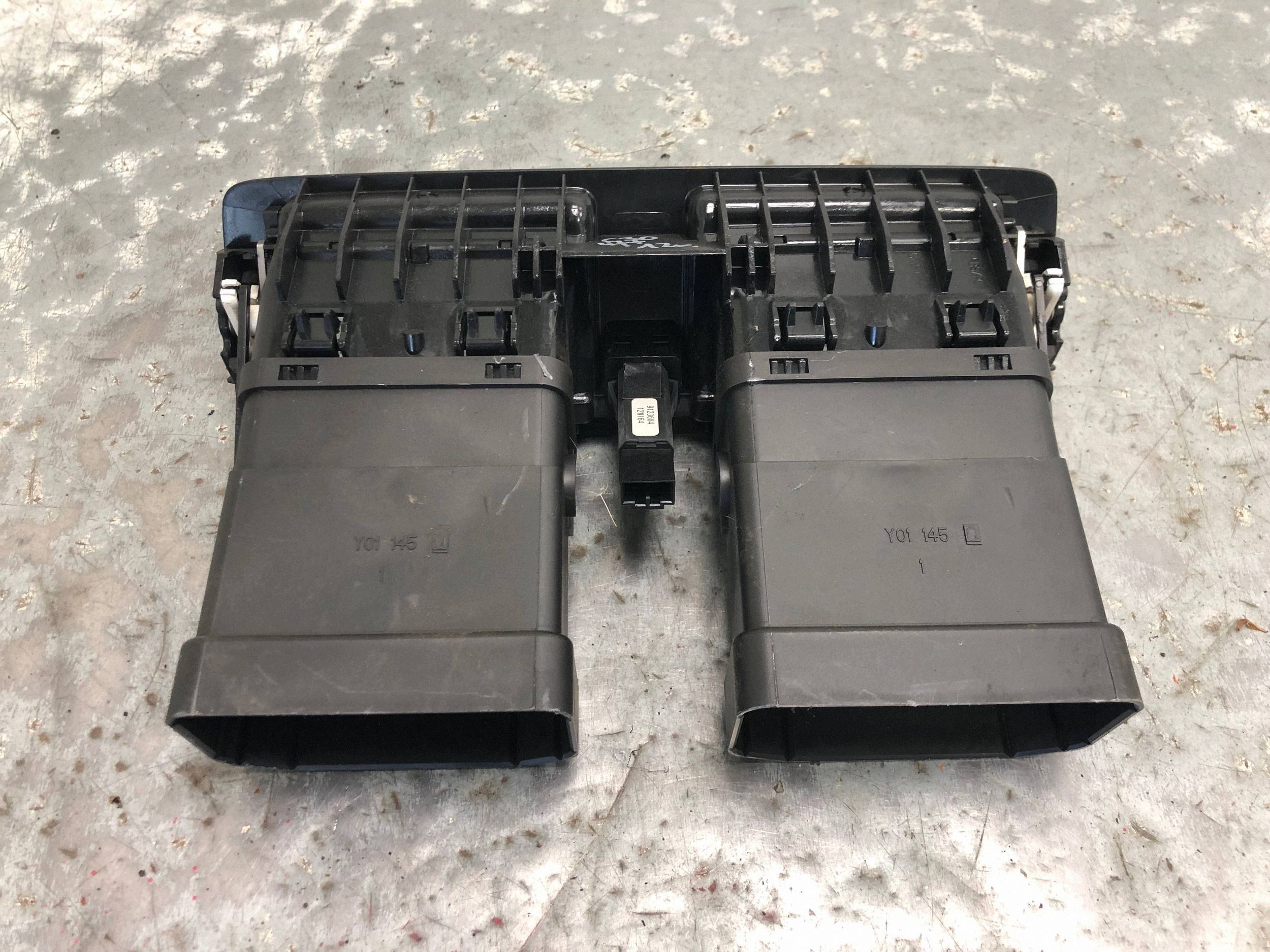 Grille d'aération centrale Volvo C30 Lift 9123684BILI image 4