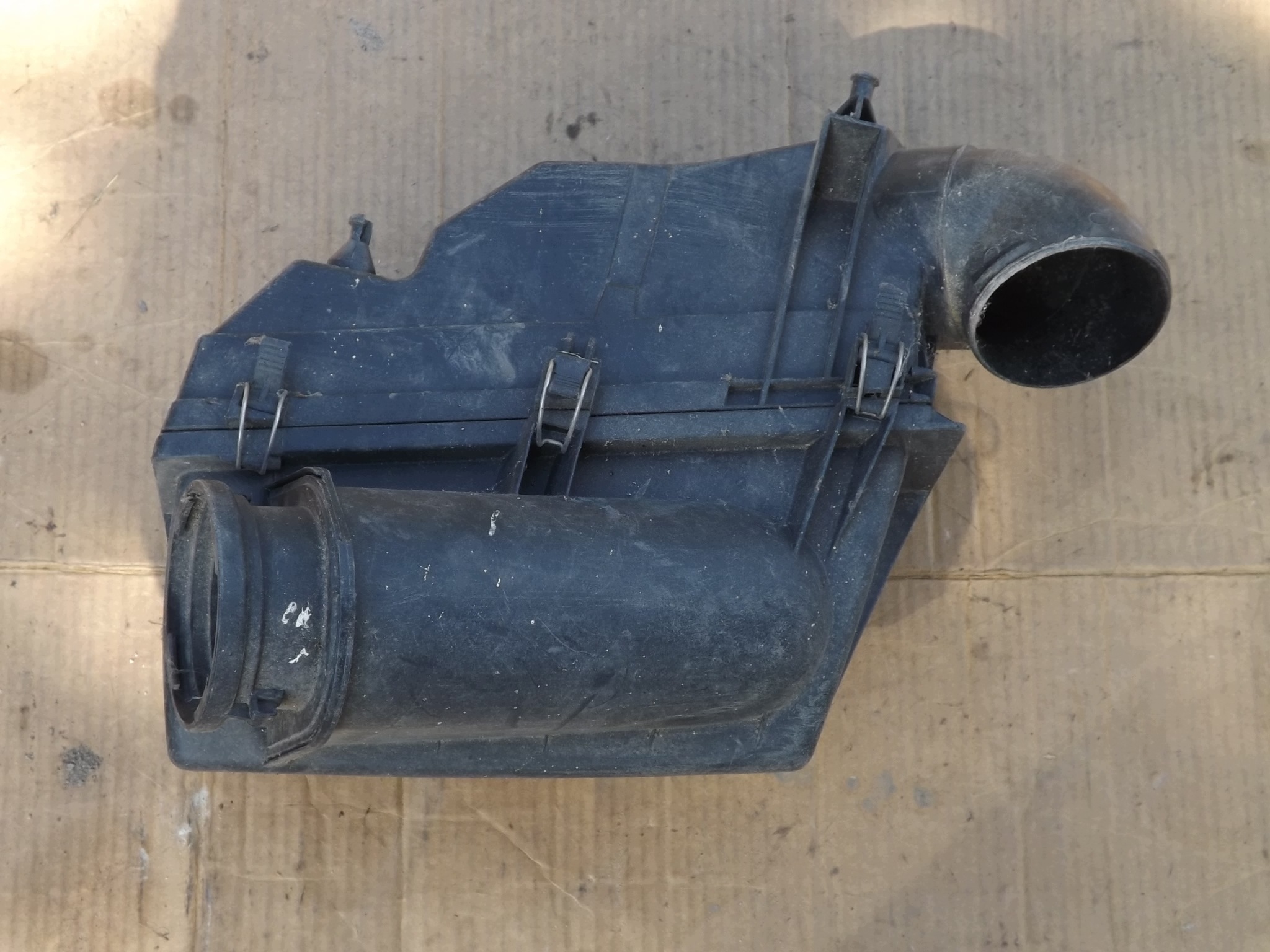 Mercedes E-Class W210 Air Filter Housing image 2