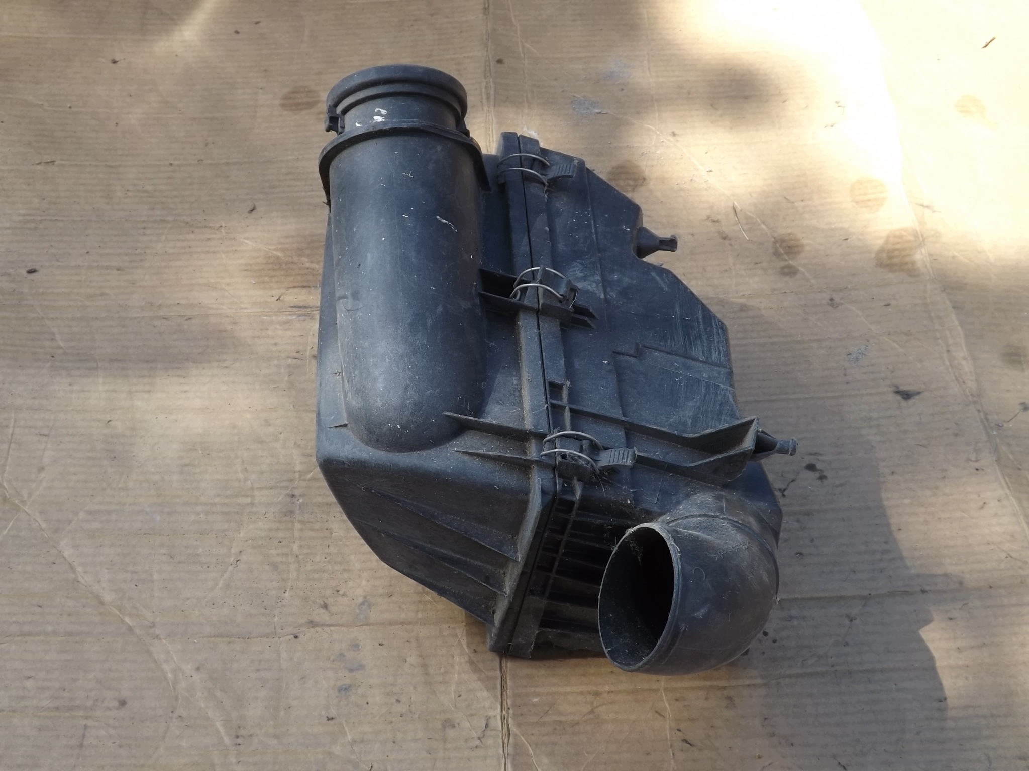 Mercedes E-Class W210 Air Filter Housing image 5