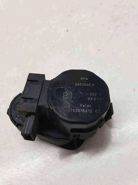 BMW X5 E53 Intake Flap Actuator 076501841202 Used image 3