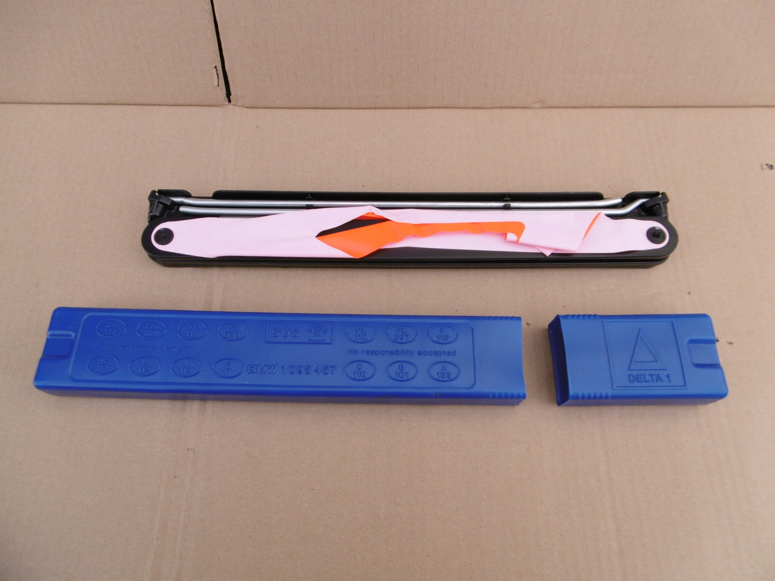 Triangle de signalisation BMW E46 E60 E39 E90 E87 F10 1095457 image 3