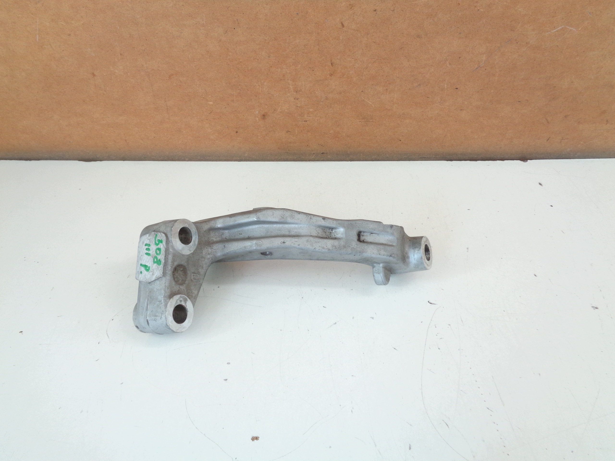 Peugeot 308 III T10 Right Engine Mount Bracket Used image 2