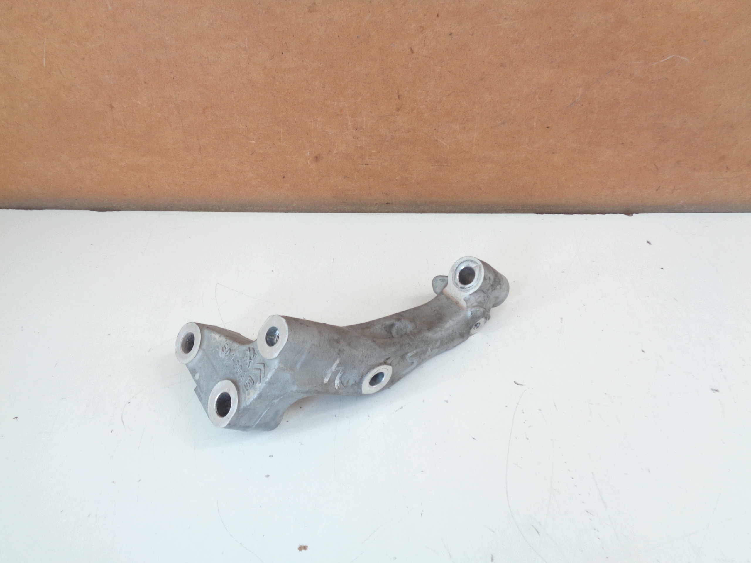 Supporto motore Peugeot 308 III T10 destro usato