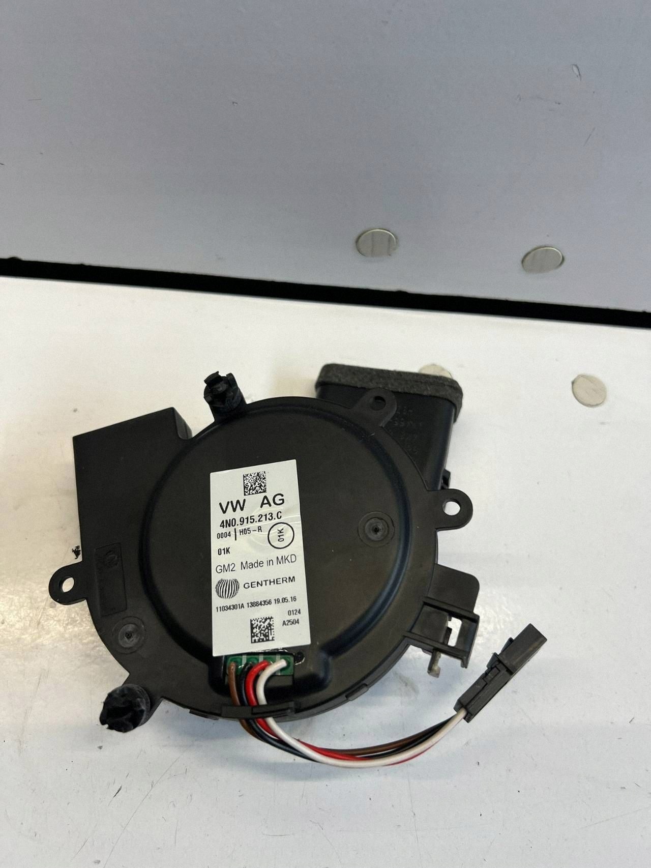 Audi RS6 C8 Oikea tuulettimen ohjain 4N0915213C