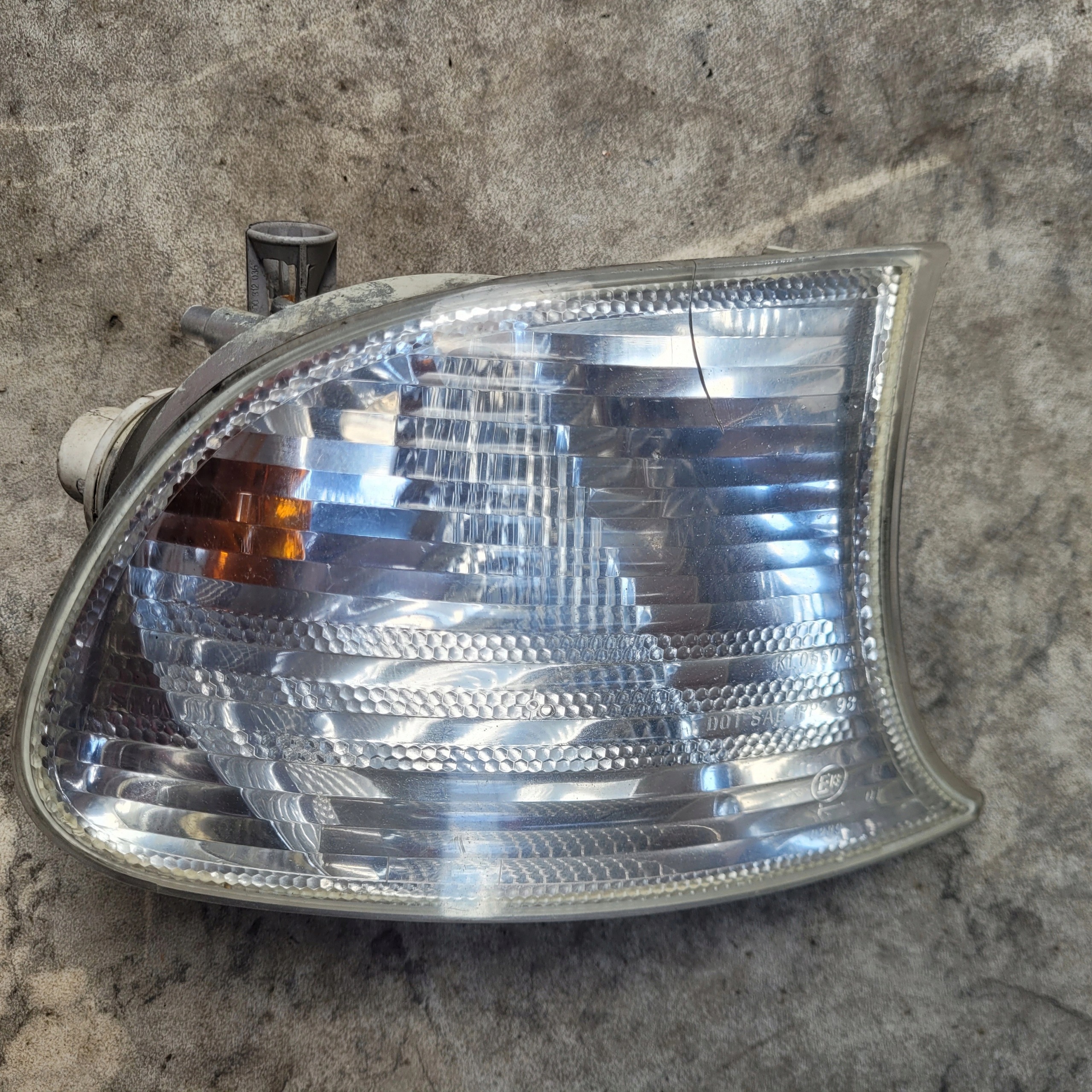 Direction indicator lamp BMW OE 7165858 image 2