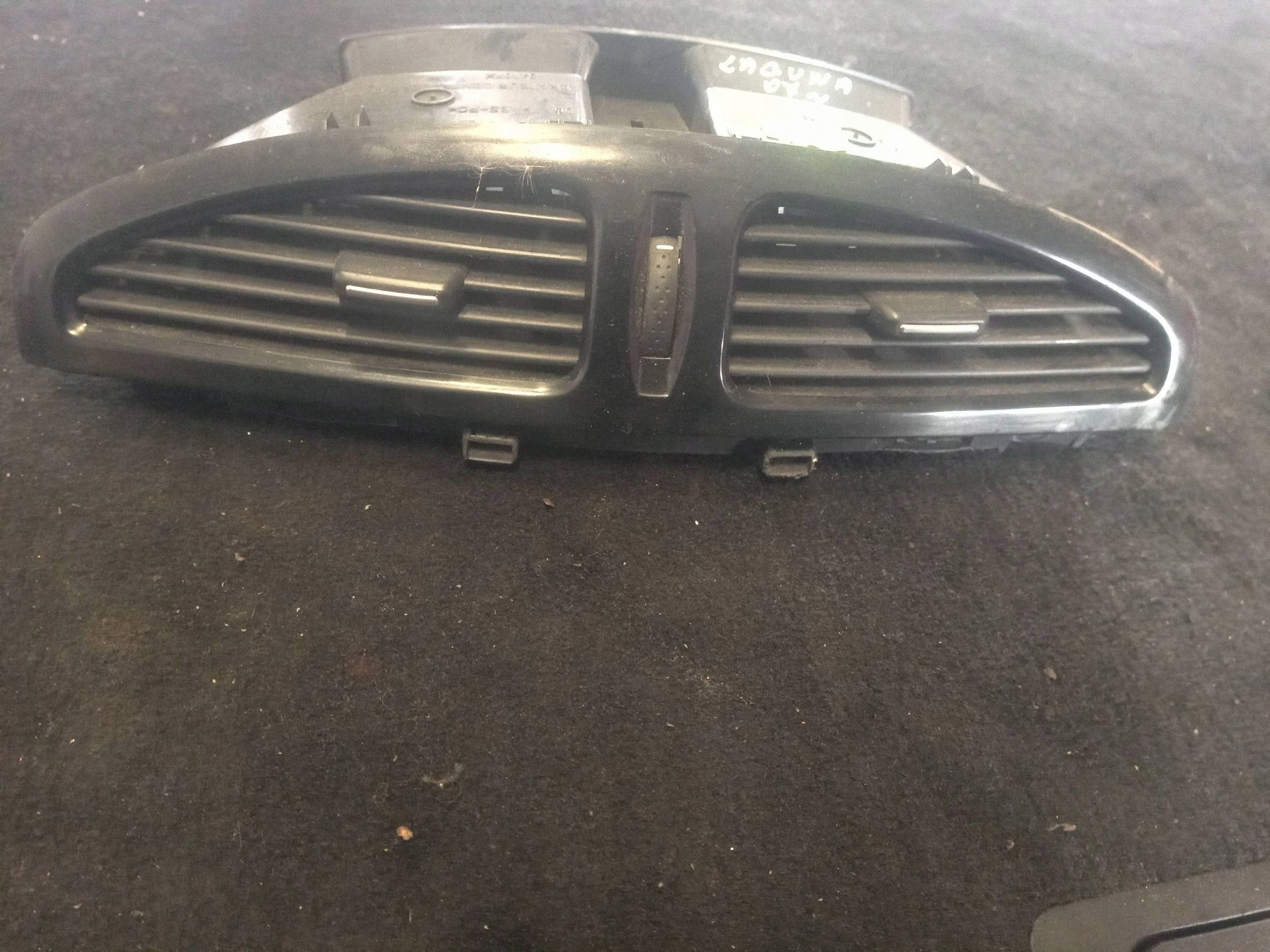 Ilmanvaihtosäleikkö sivu Renault Laguna II 34707A