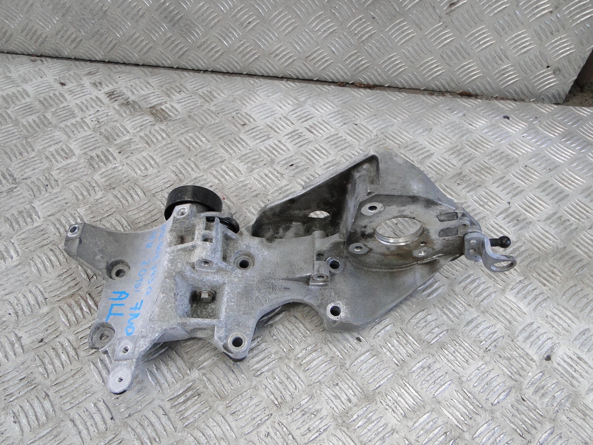 Support de fixation VW Sharan 7N 2.0 TDI image 3