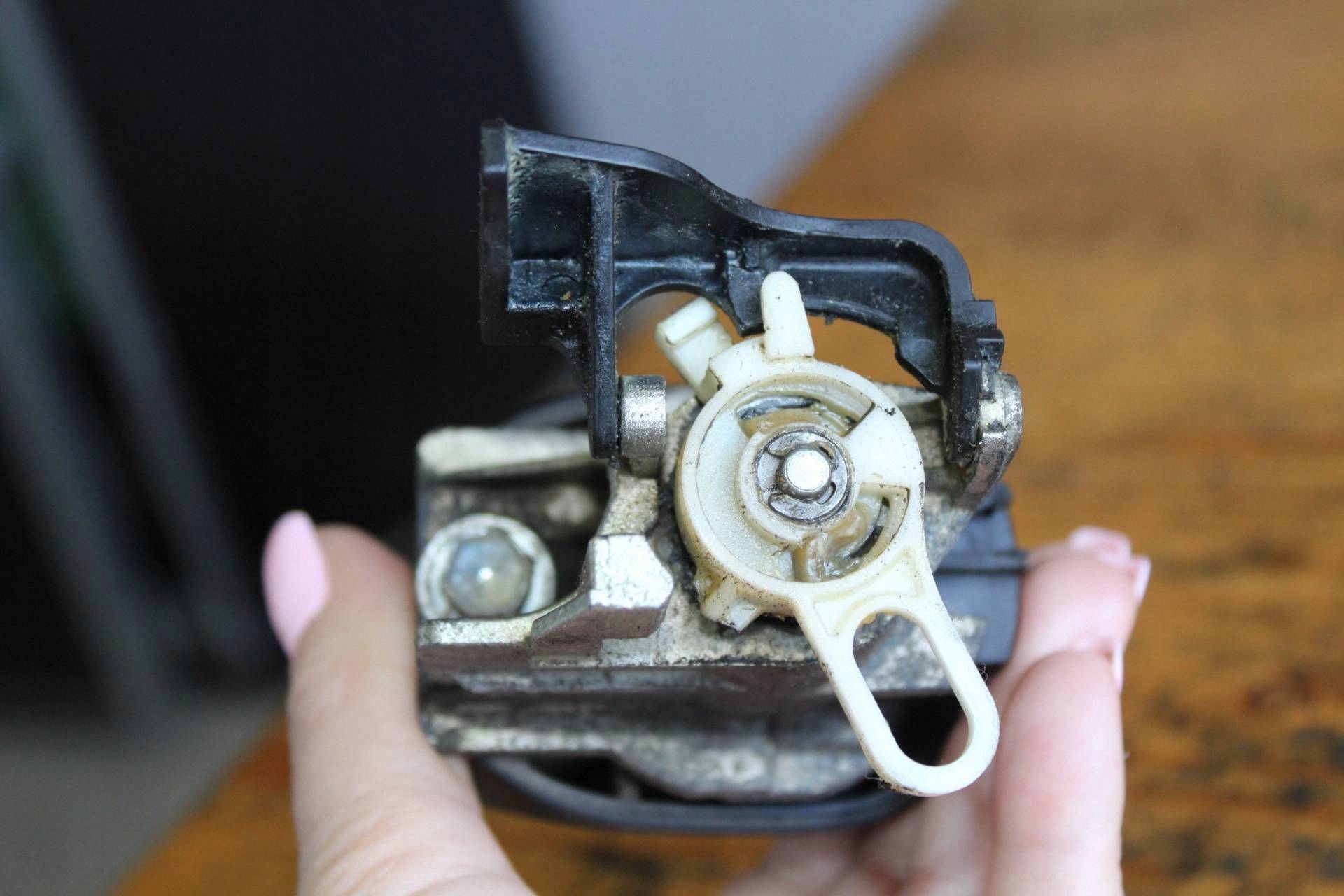 Inserts de serrure de hayon arrière Yaris II image 3