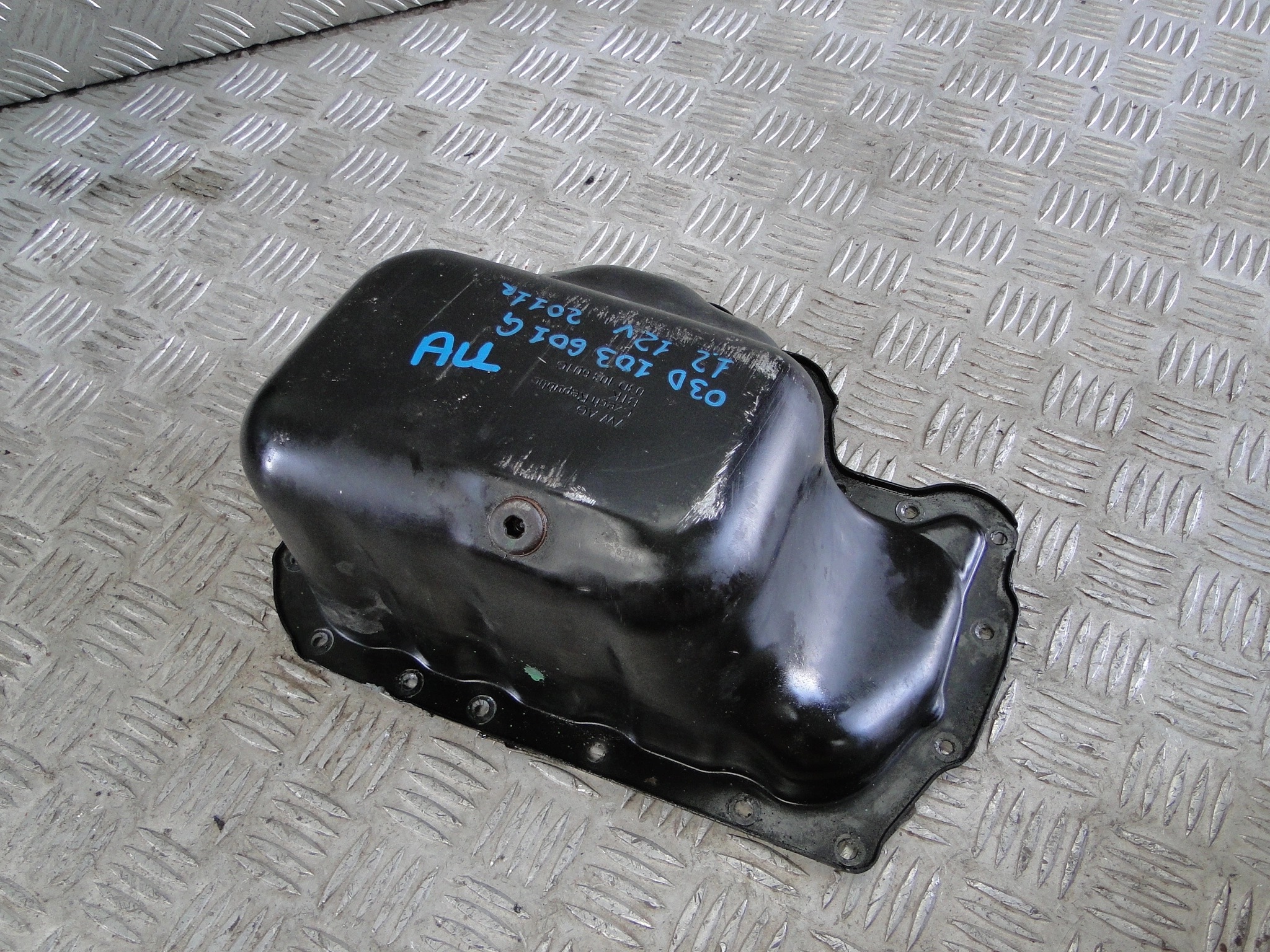 Cárter de aceite SEAT Ibiza IV 6J 1.2 MPI 03D103601G image 3