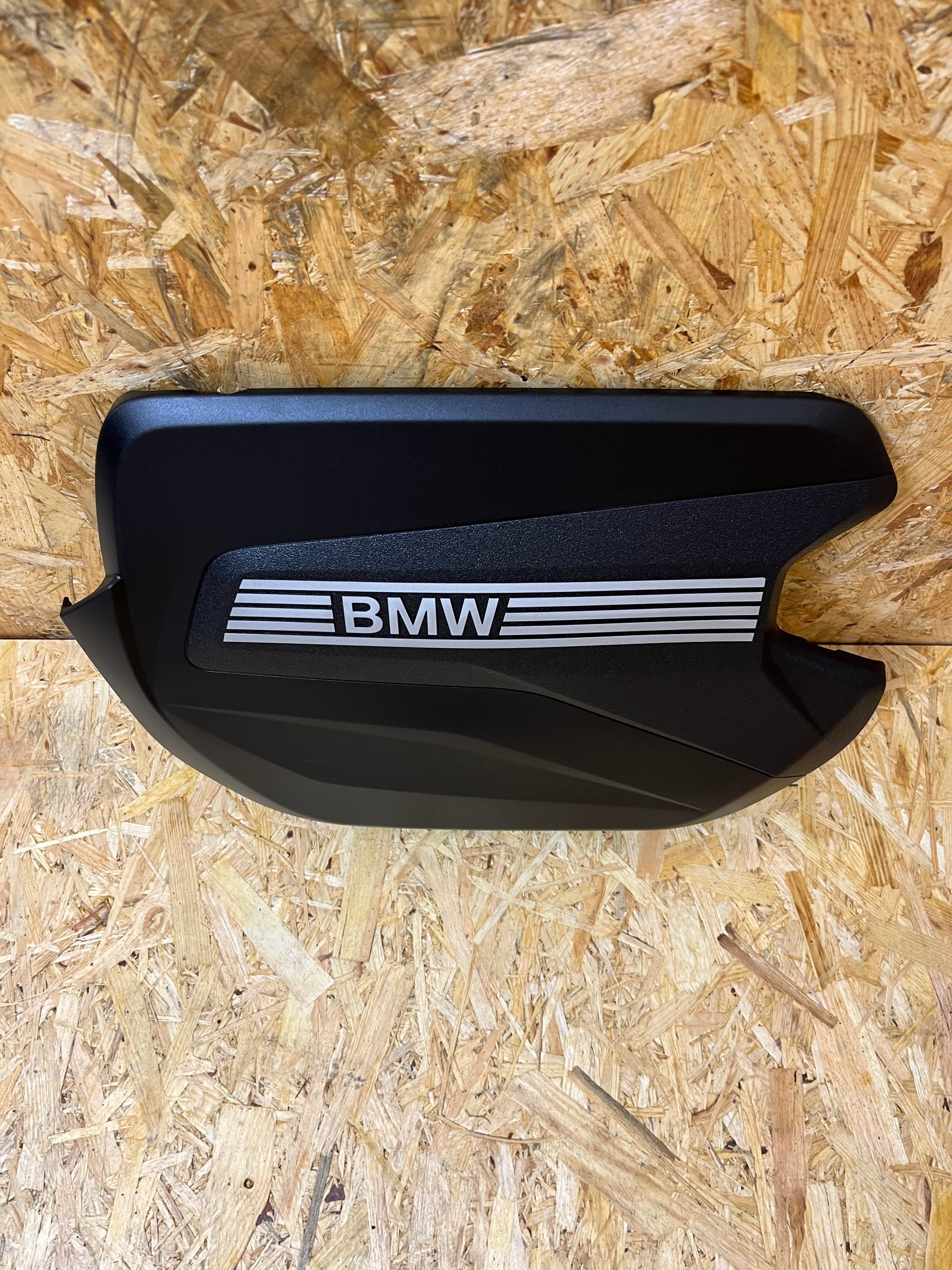 Moottorin yläsuojus BMW 1 F70 2 F74 X1 U11 X2 U10