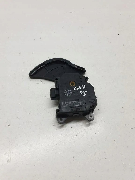 Toyota RAV 4 II Klepdeksel Actuator 0637008201 image 2