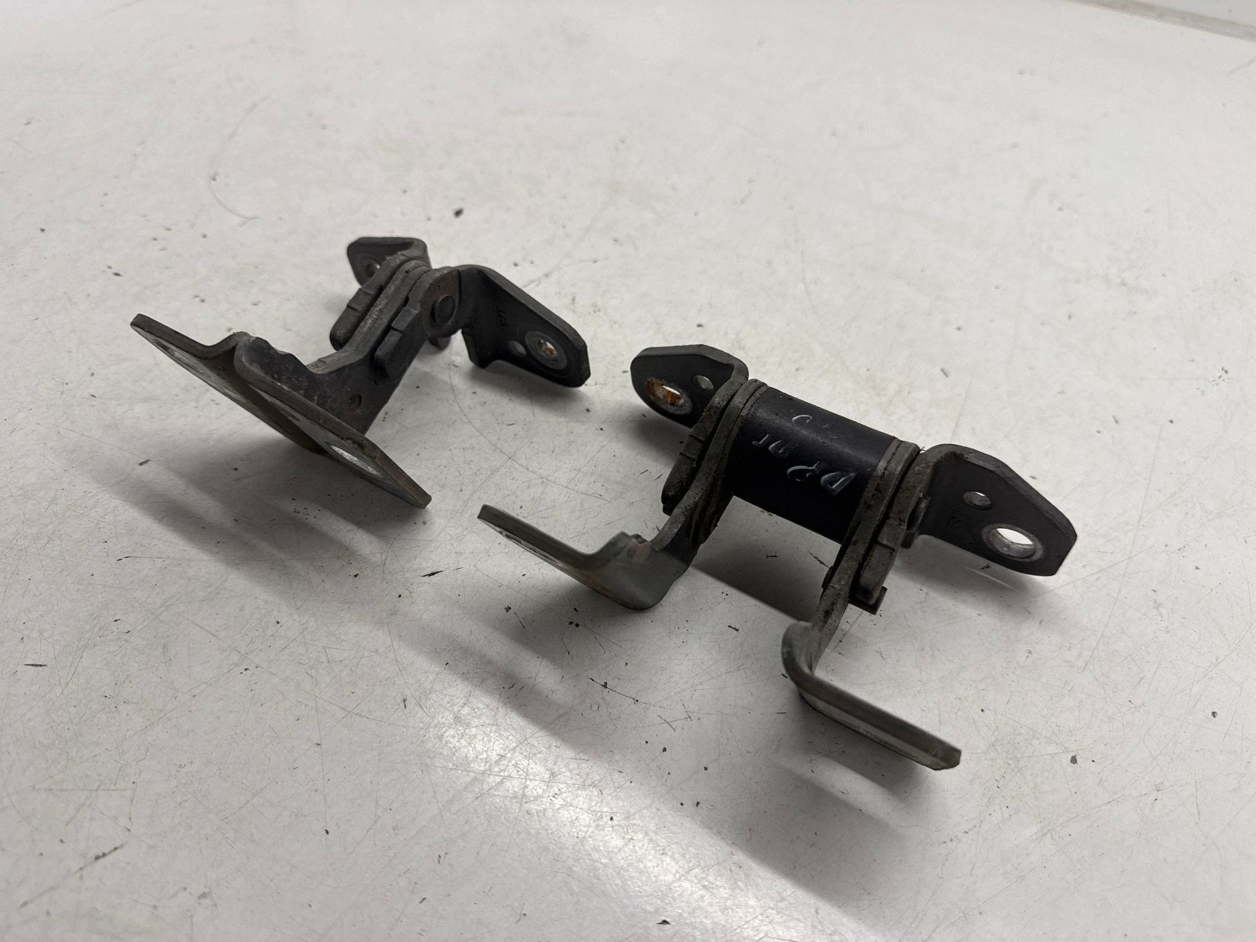 Etuloven saranat oikea Dodge Charger 55113664AI