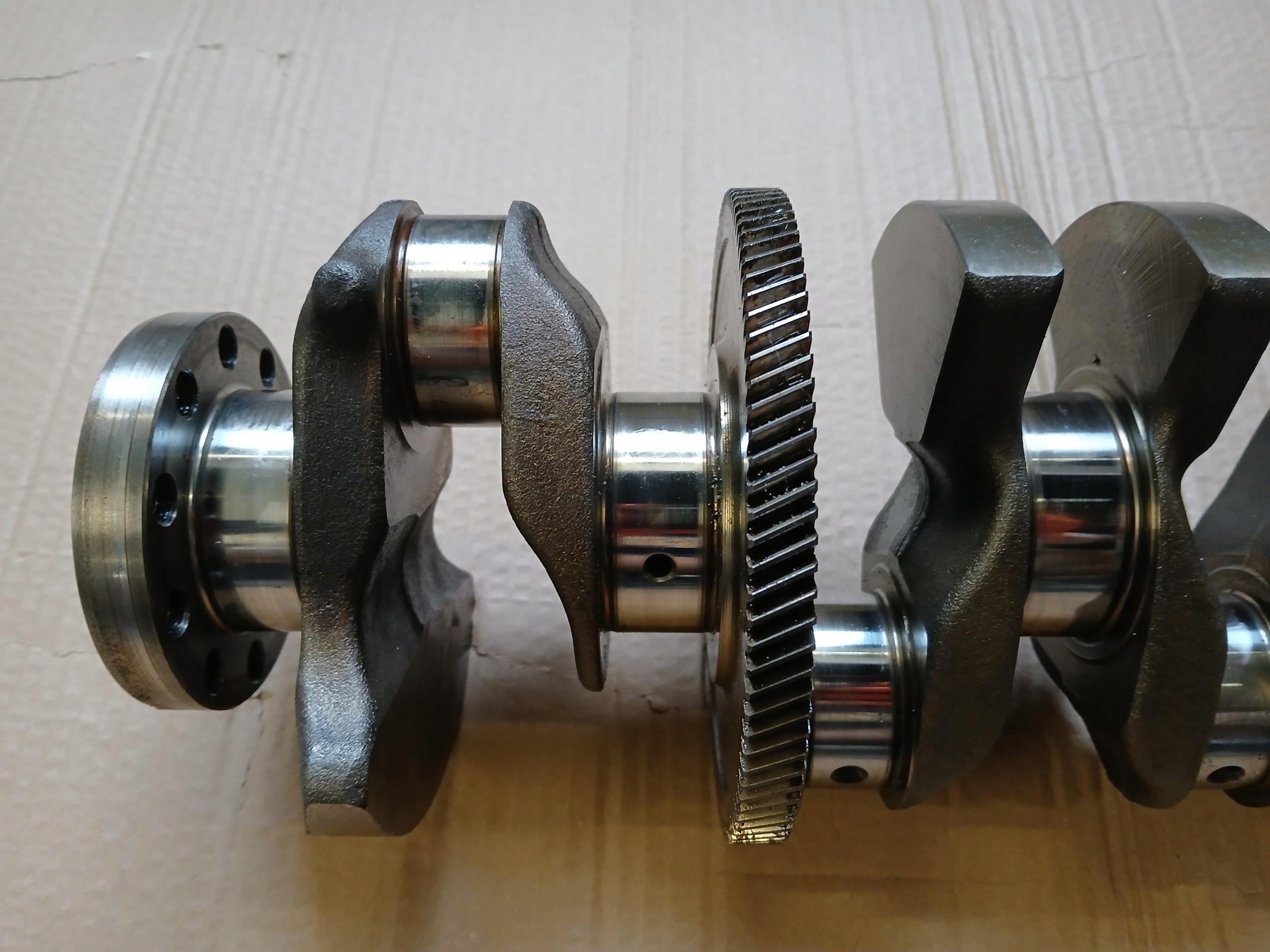 Kampiakseli Volvo XC90 S90 V90 2.0 D4 D4204T4