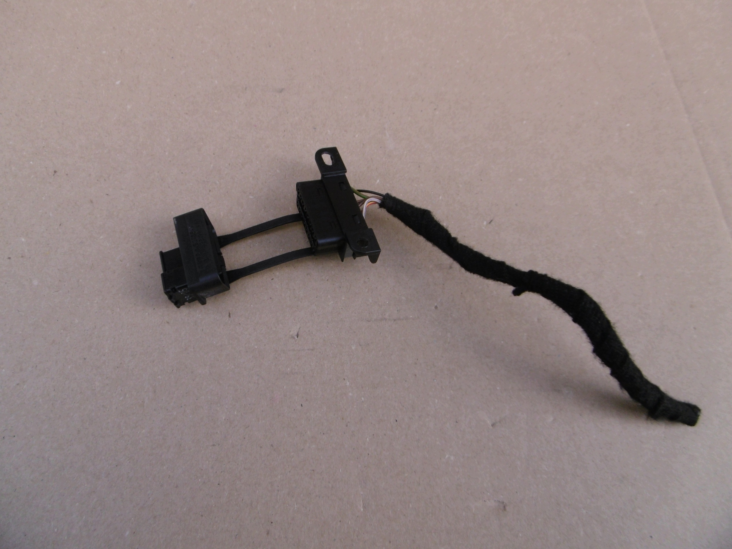 Connecteur diagnostic OBD BMW E90 E91 E92 E93 E87 image 2