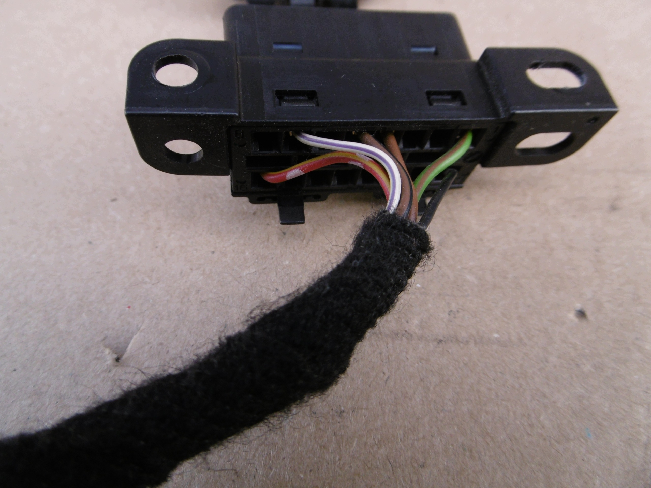 Connecteur diagnostic OBD BMW E90 E91 E92 E93 E87 image 3