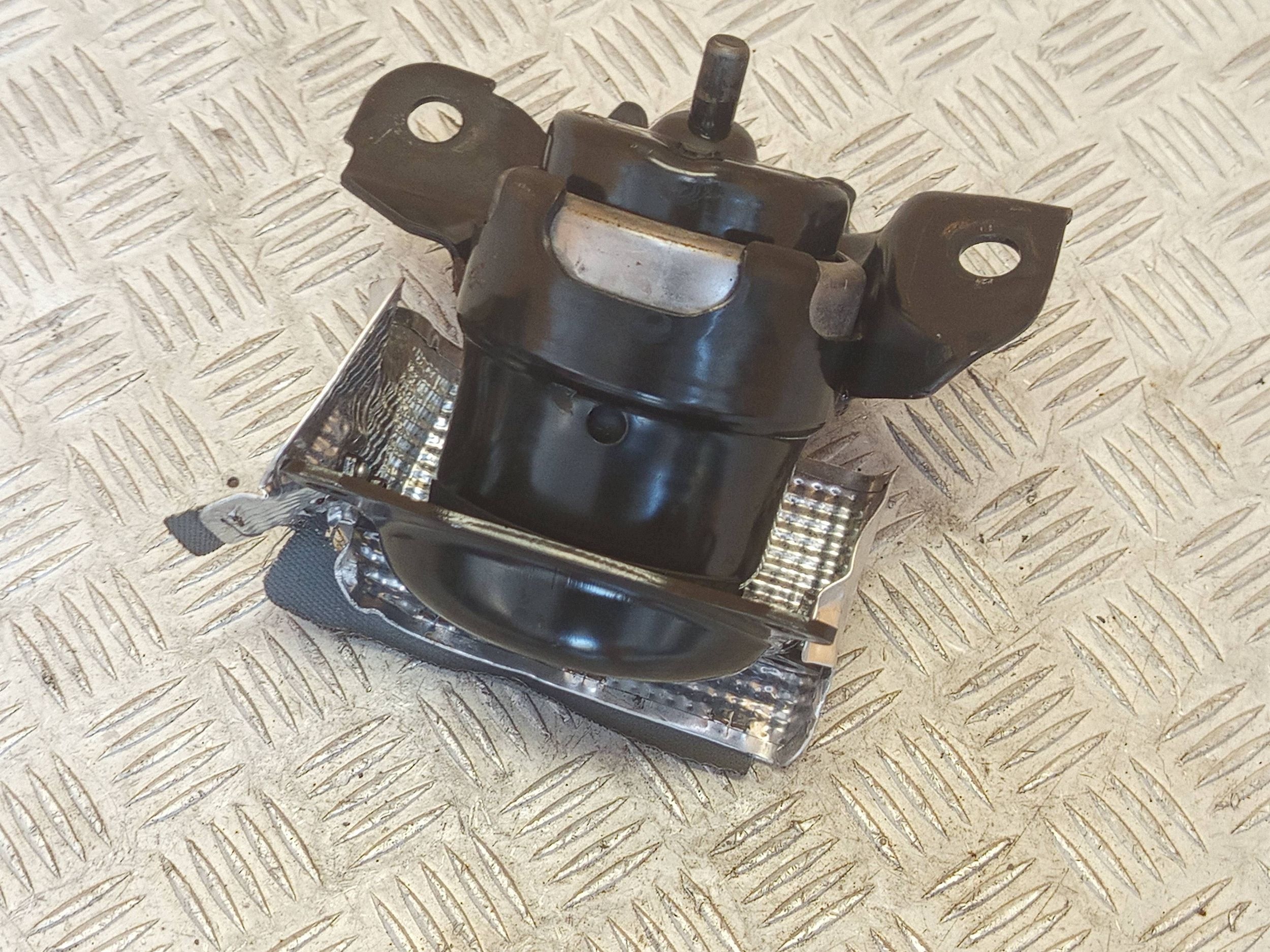 Soporte de motor derecho Chevrolet Tahoe 84687024 image 4