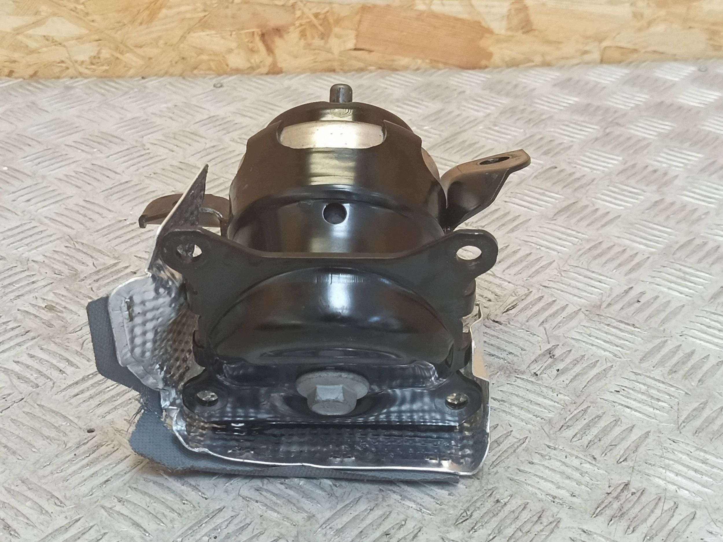 Soporte de motor derecho Chevrolet Tahoe 84687024 image 7