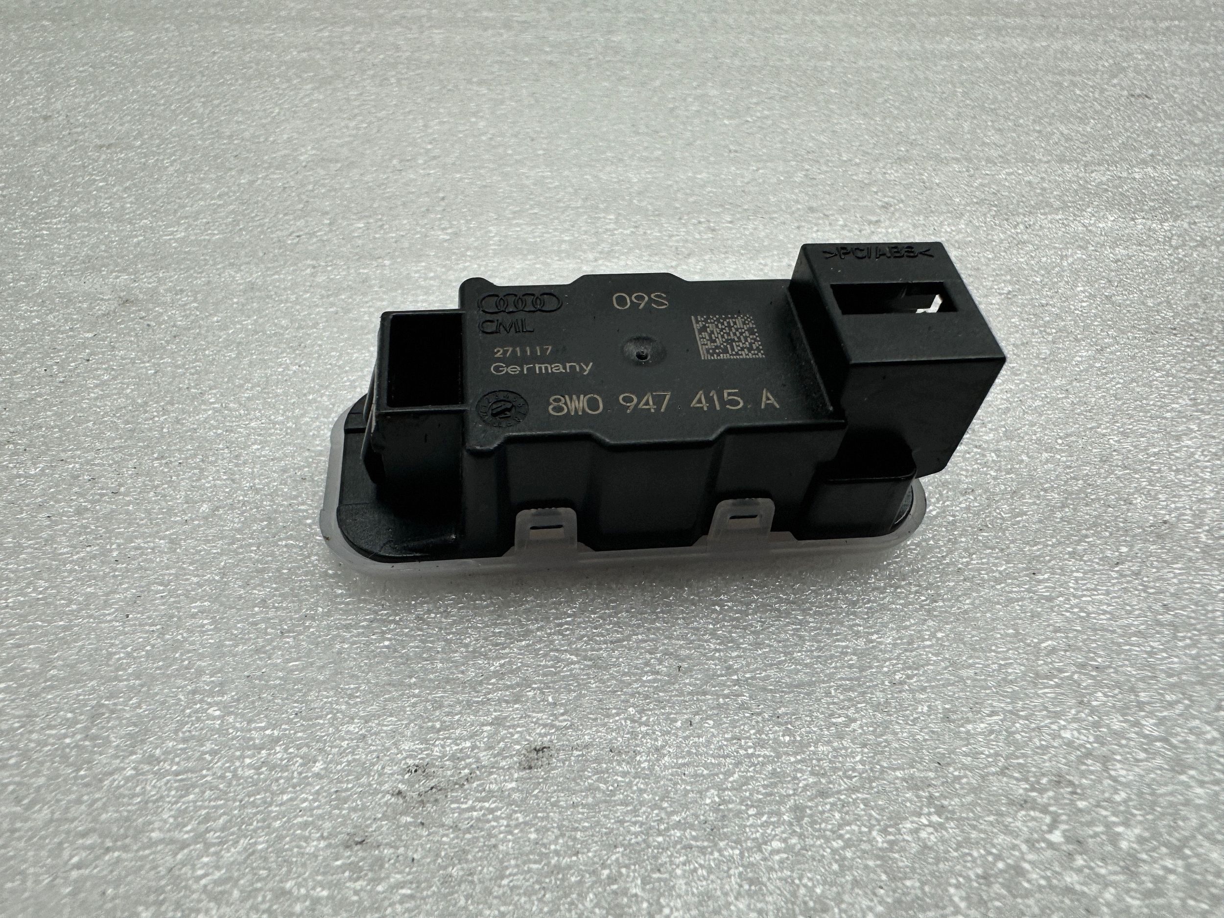 Éclairage intérieur Audi A4 S4 B9 8W0947415 image 3
