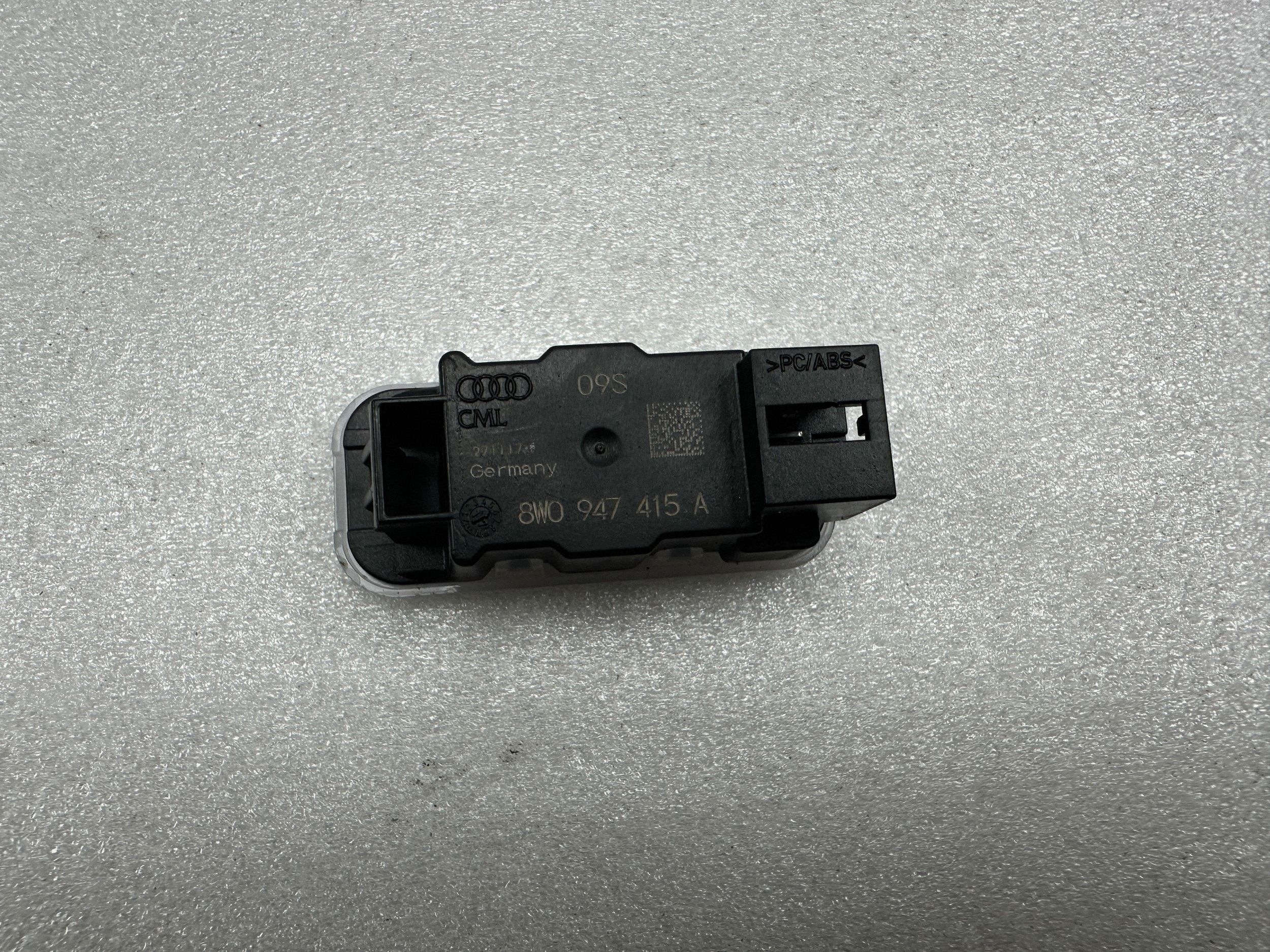 Éclairage intérieur Audi A4 S4 B9 8W0947415 image 4