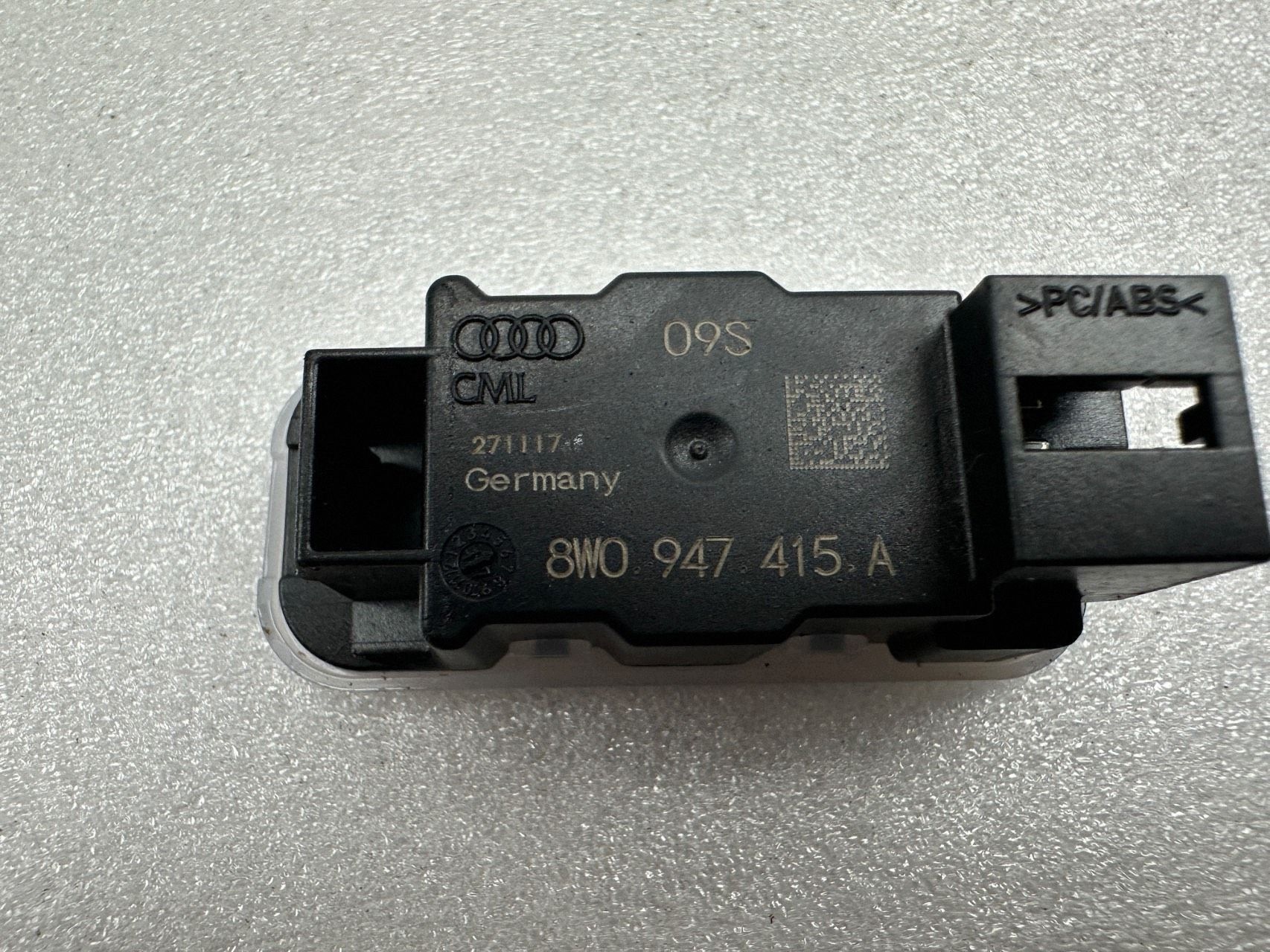 Éclairage intérieur Audi A4 S4 B9 8W0947415 image 5