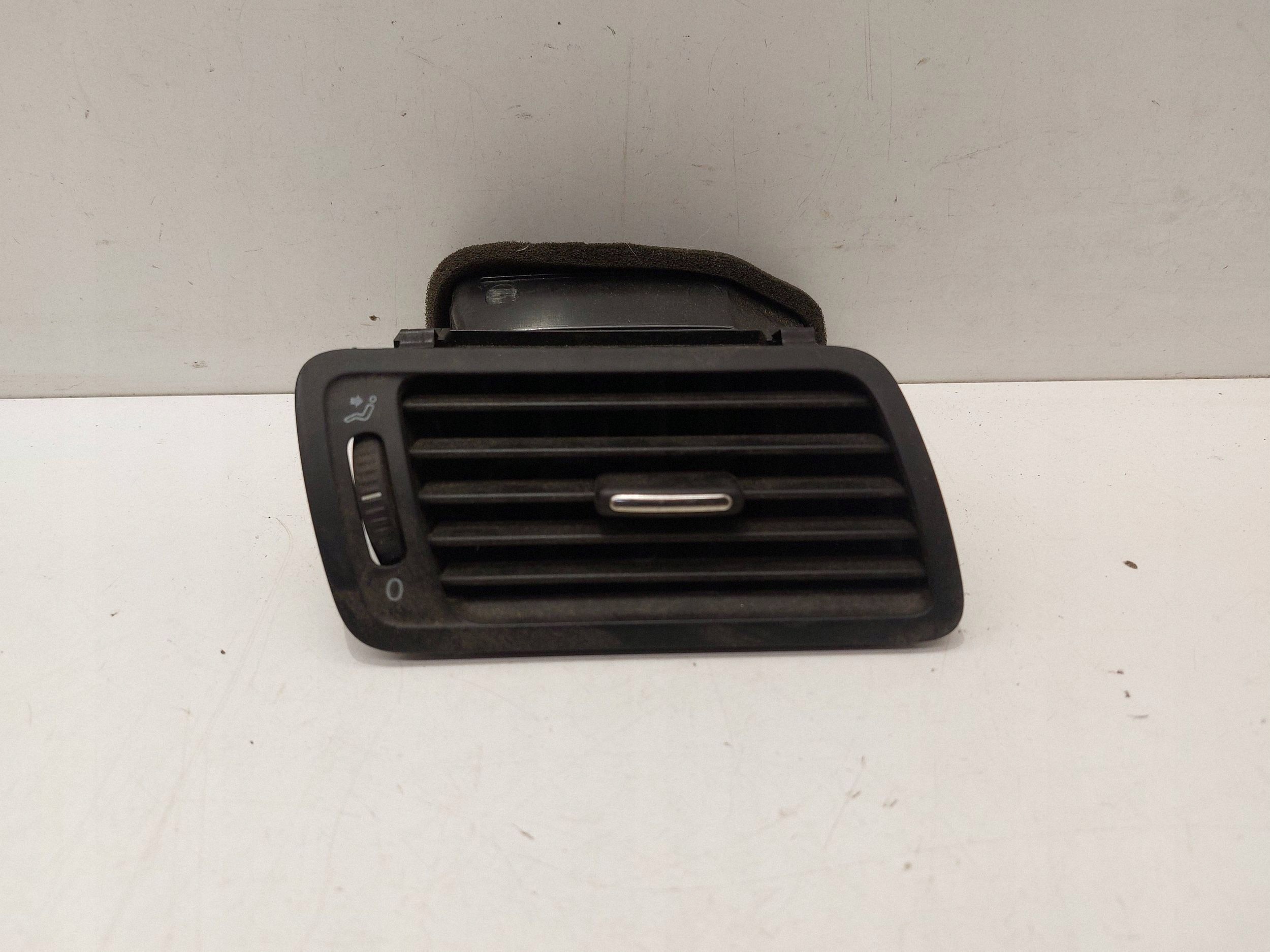 Rejilla lateral derecha salpicadero VW Passat B6 T0024375 image 2