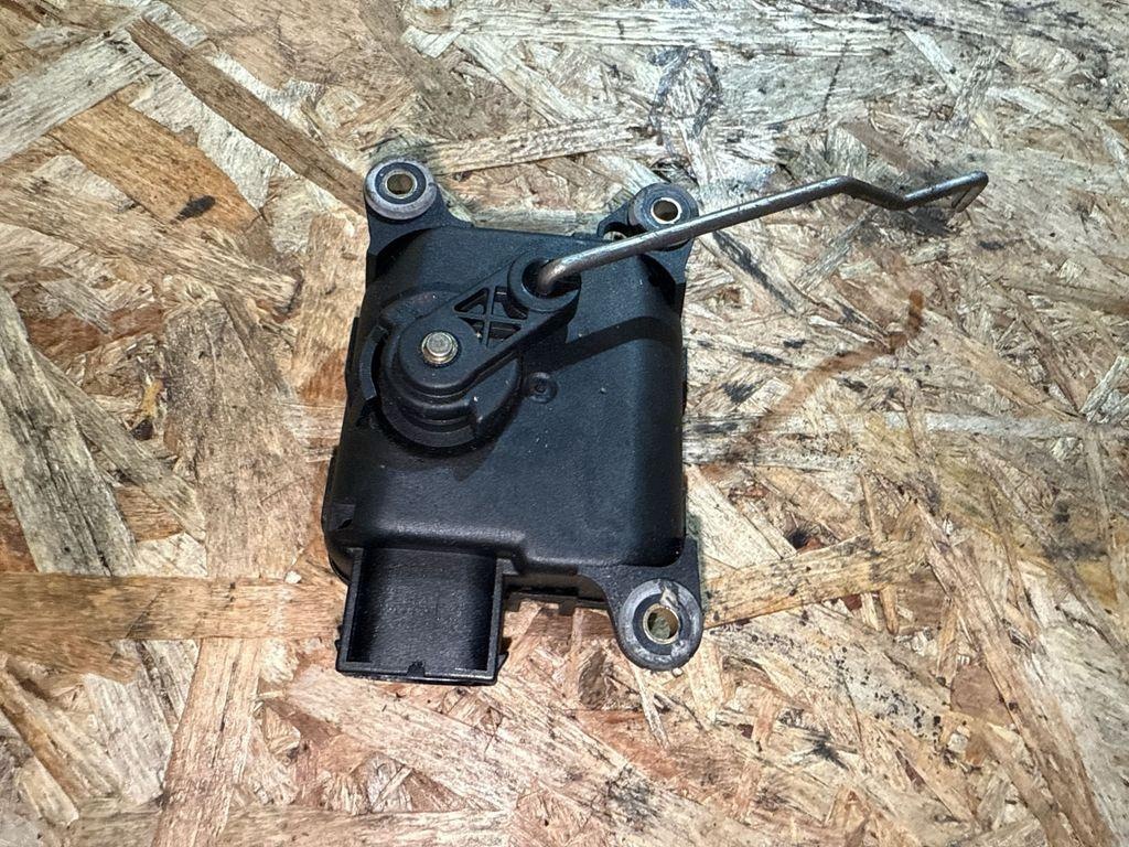 Moteur de vanne de débit d'air Audi A6 C5 4B1820511 image 3