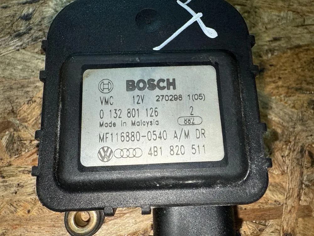 Moteur de vanne de débit d'air Audi A6 C5 4B1820511 image 5