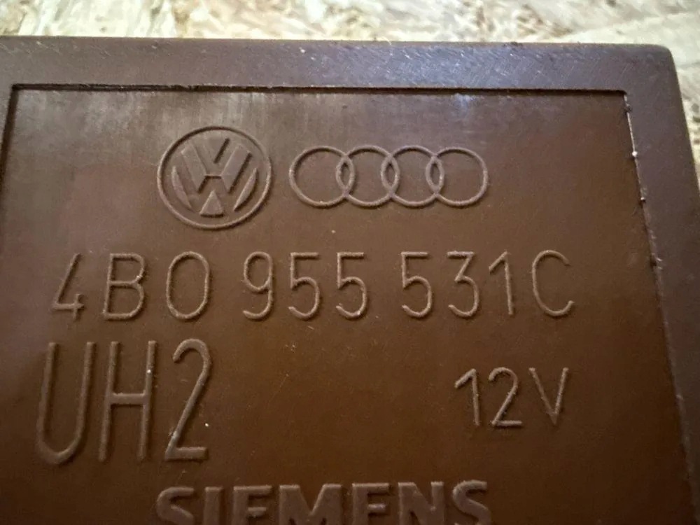 Relè Audi A6 Avant 4B5 C5 2.4 benzina 121kW 1998 4B0955531C