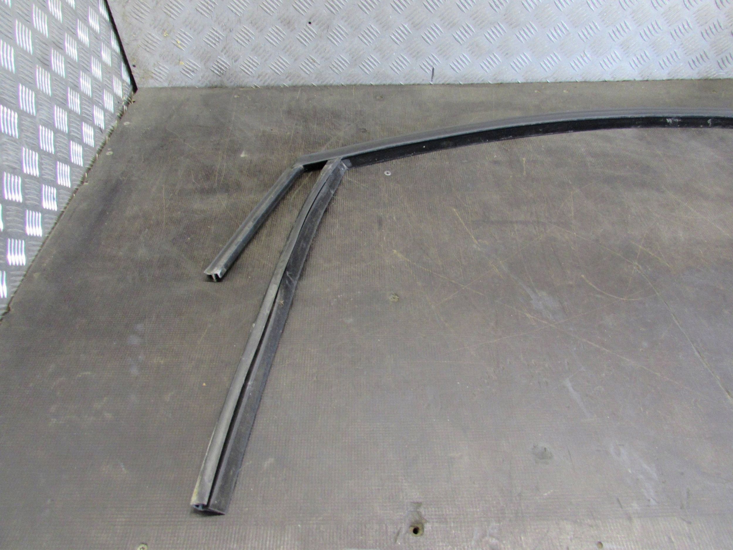Dörrtätning Ram Vänster Fram AM51U21511 Ford Focus C-Max II image 3