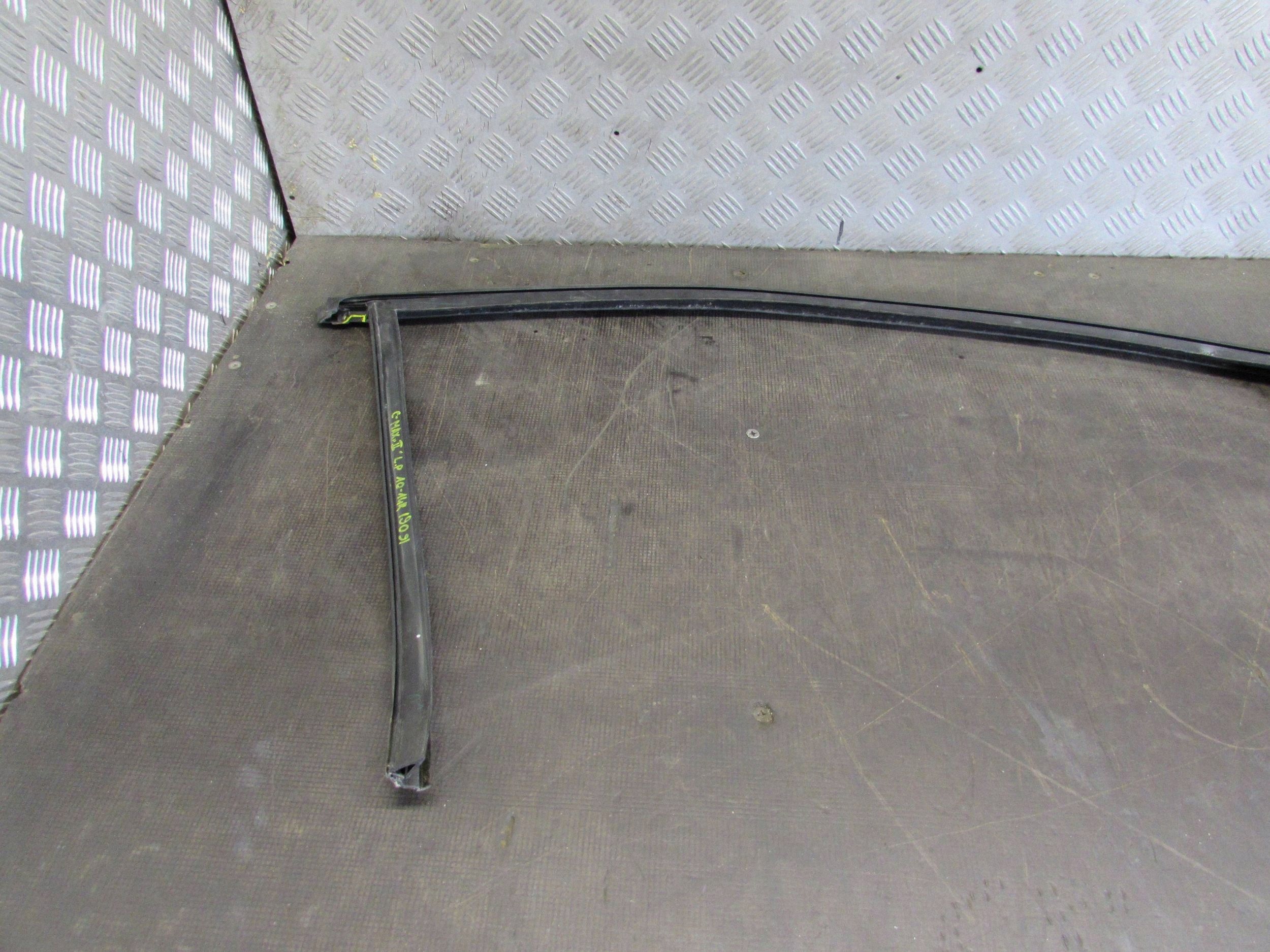 Dörrtätning Ram Vänster Fram AM51U21511 Ford Focus C-Max II image 6